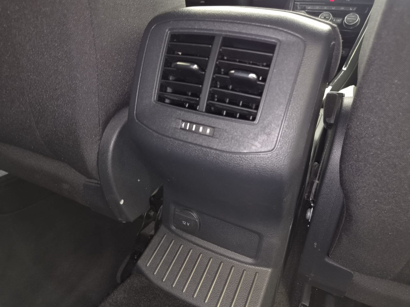 Fahrzeugabbildung Volkswagen T-Roc Sport 4Motion / LED / SCHECKHEFT