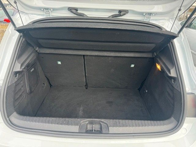 Fahrzeugabbildung Renault Clio E-TECH 140 Intens Navi+360Kamera+Lane