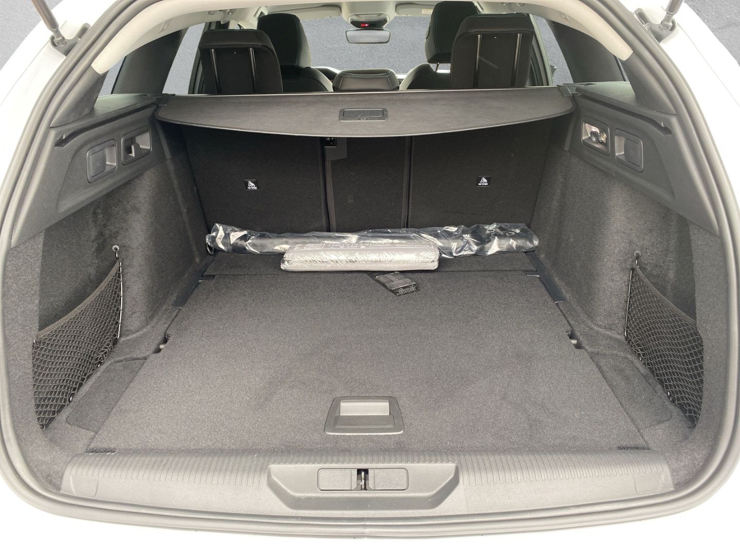 Fahrzeugabbildung Peugeot 308 SW Allure 1.2 PureTech 130 EU6e *ACC*Navi*Si