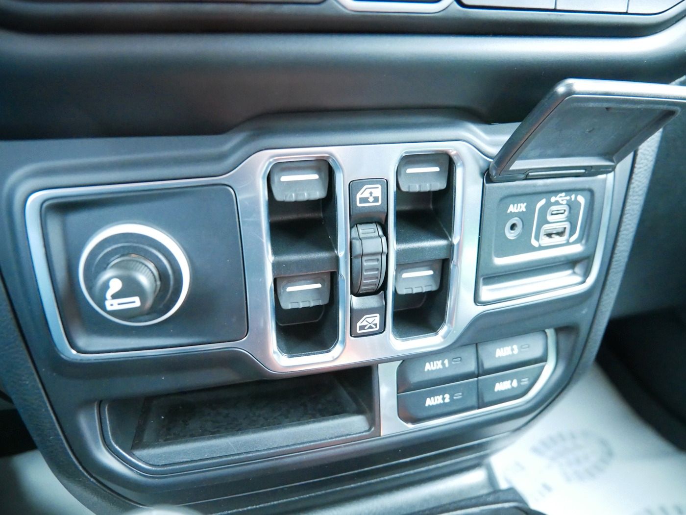 Fahrzeugabbildung Jeep Wrangler Unlimited 2.2 Overland 1.Hand AHK LED