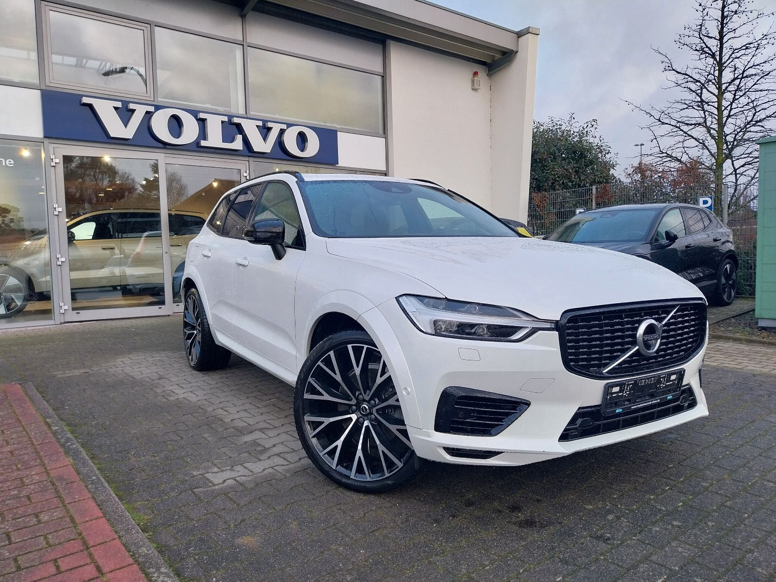 Volvo XC60 R Design Recharge Plug-In Hybrid AWD