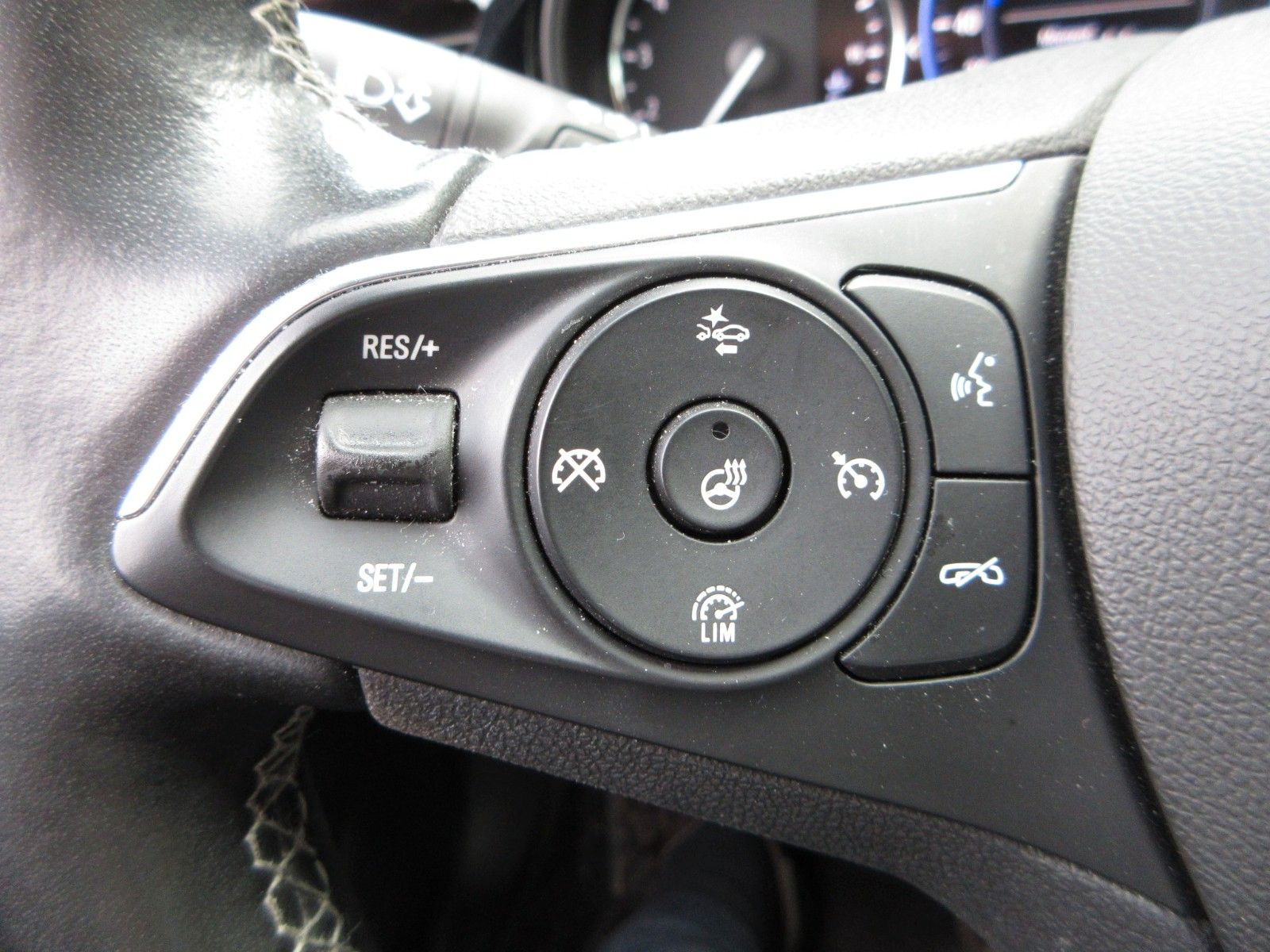 Fahrzeugabbildung Opel Insignia B ST 2.0D LED/NAVI/SHZ/LHZ/HUD