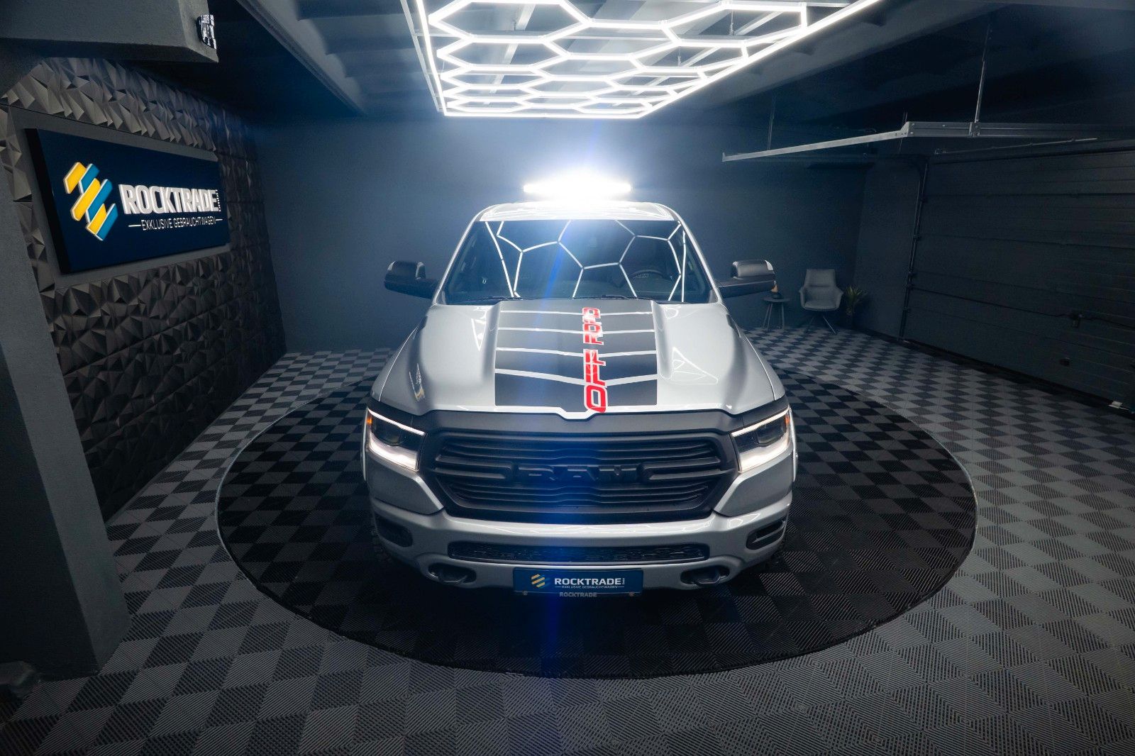 Fahrzeugabbildung Dodge RAM 5.7 V8 HEMI 4x4 OFFROAD NightPaket AXLE LOCK