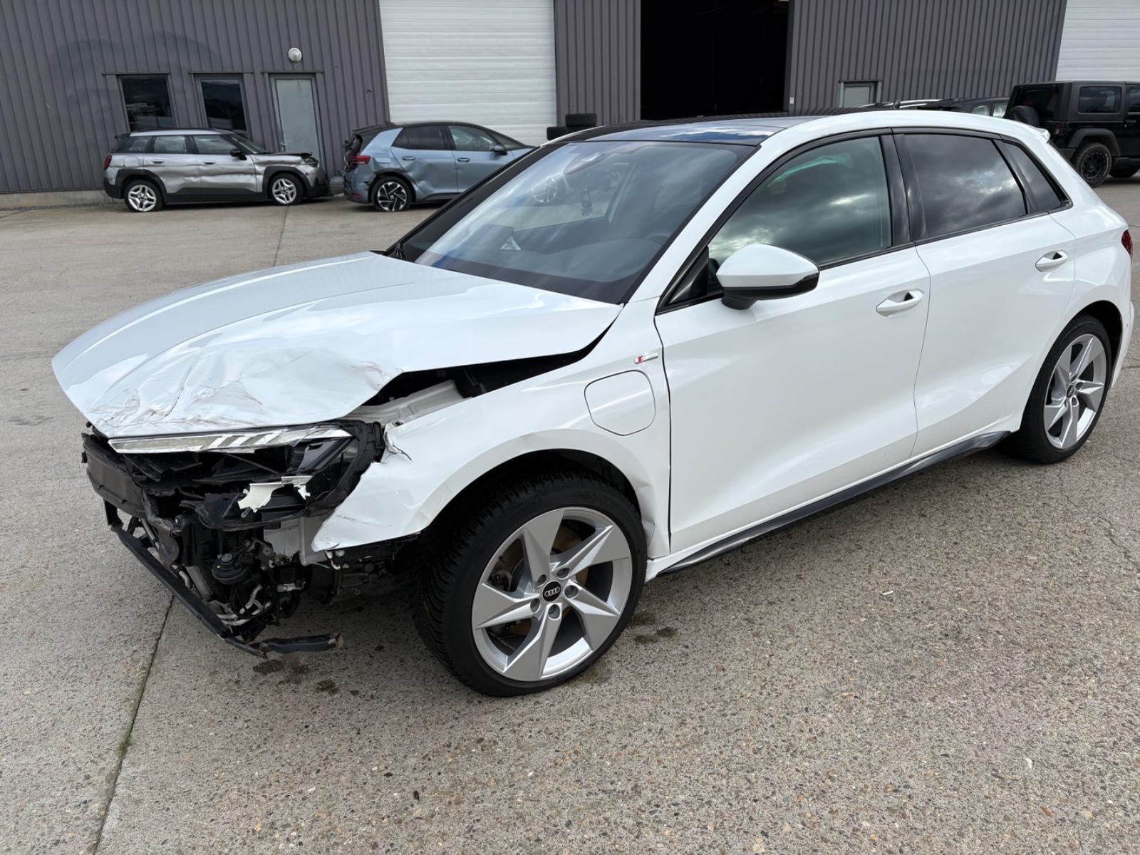 Audi A3 1.4 TFSIe S-LINE / PANO / KAMERA / PLUG-IN-H