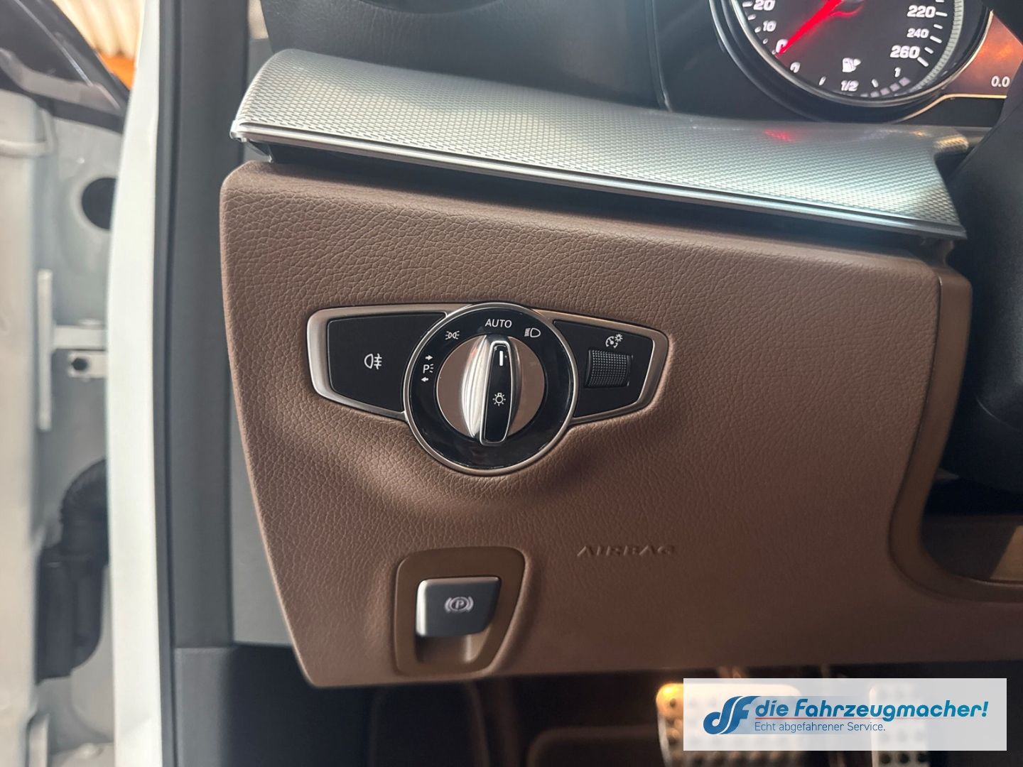Fahrzeugabbildung Mercedes-Benz E 300 T-Modell de Niveau Navi Digitales Cockpit