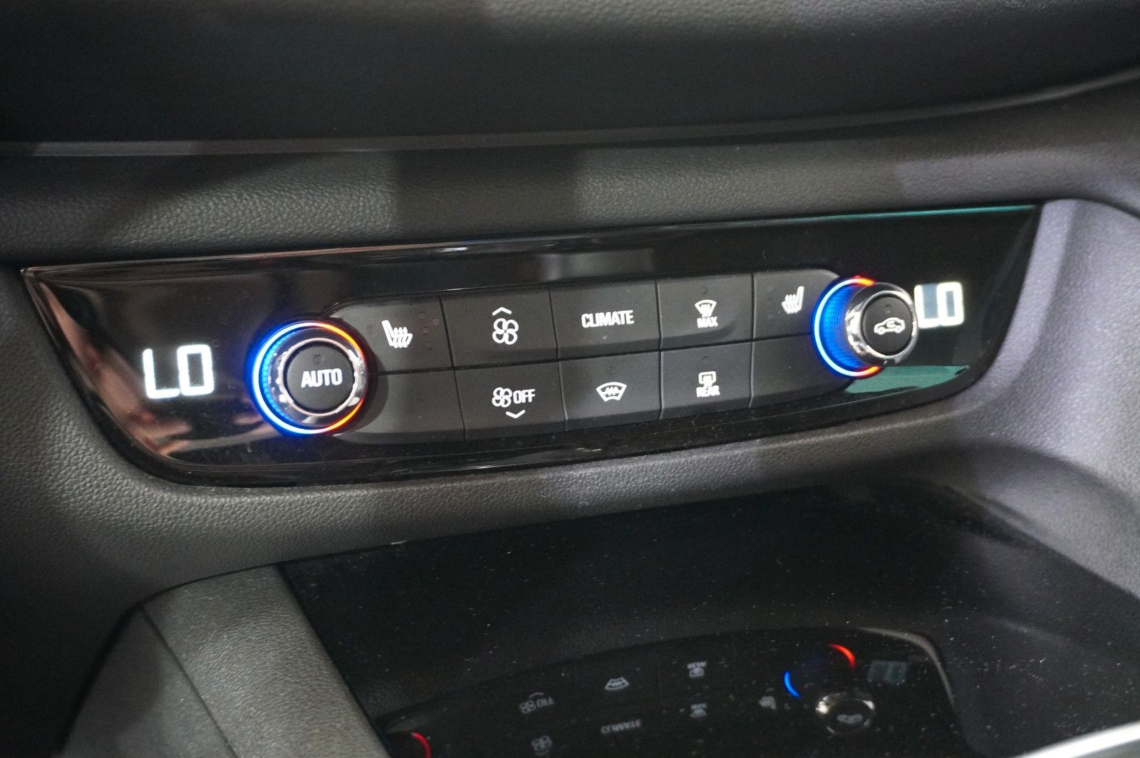 Fahrzeugabbildung Opel Insignia B ST 2.0D ULTIMATE NAVI/OPC/VIRT/SH/AHK