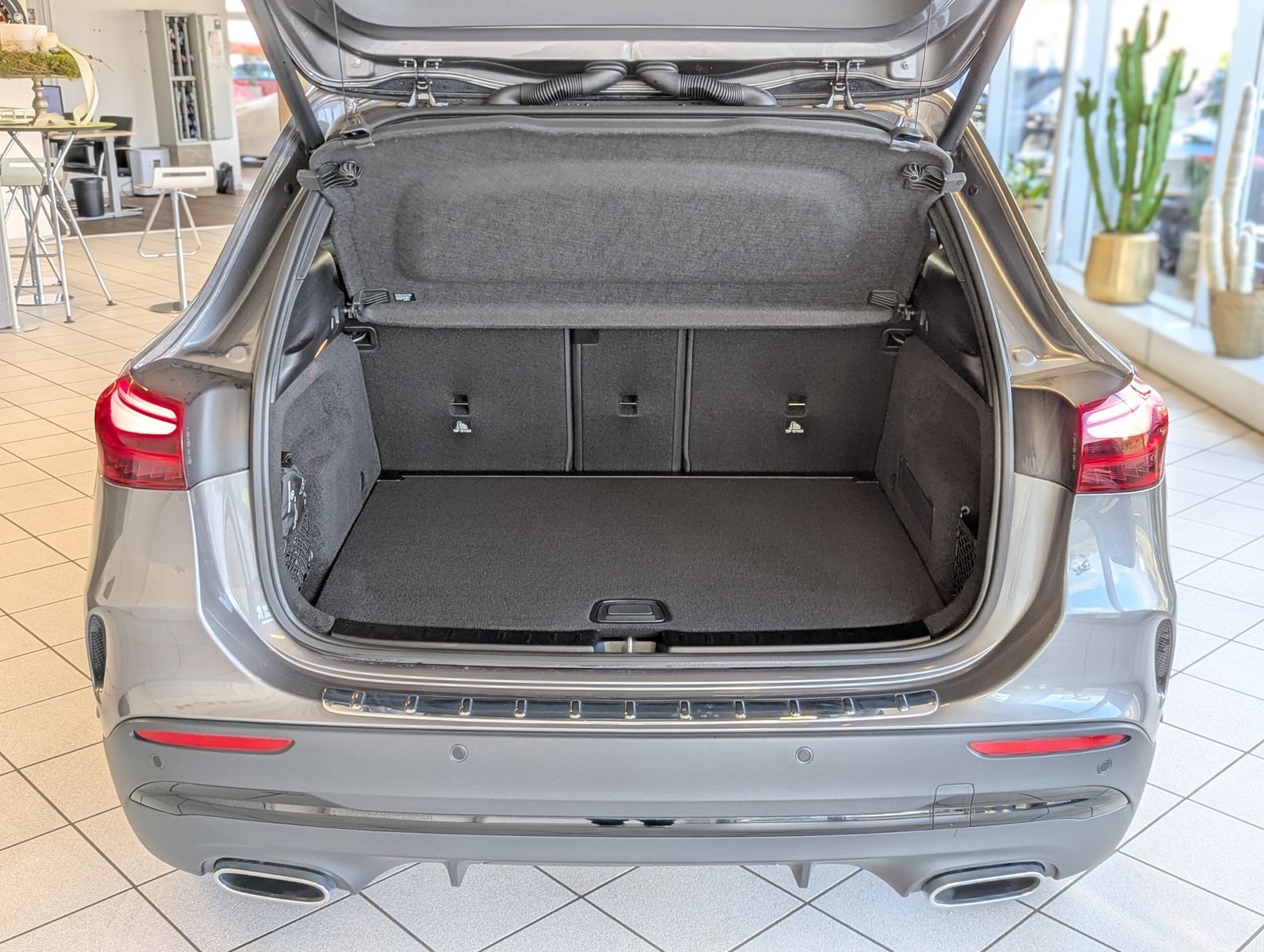 MERCEDES-BENZ GLA 200 AMG Multib. Distronic MBUX Pano AHK 360° - Image 17