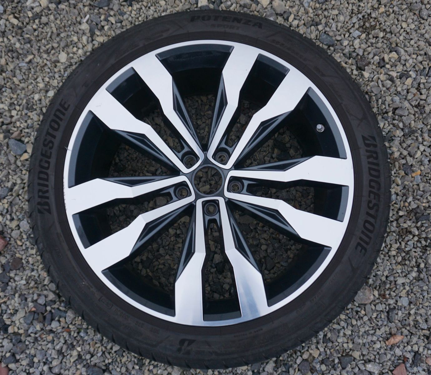 Fahrzeugabbildung Volkswagen Tiguan Highline 4M R-Line Panorama,Navi,LED,AHK