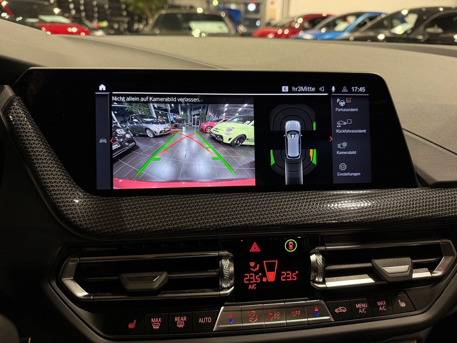 Fahrzeugabbildung BMW 120 i Advantage PANO AHK LED NAVI