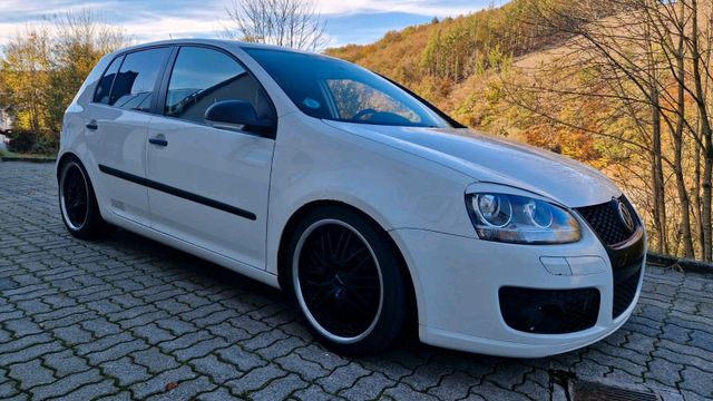 Volkswagen Golf 5 Tuning GTI R32 Liebhaberfahrzeug