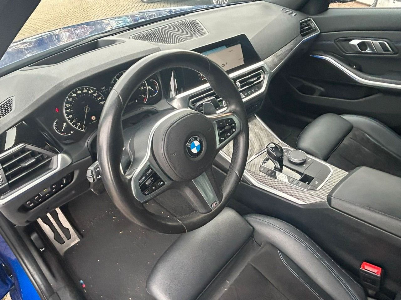 Fahrzeugabbildung BMW 320i +Head Up Display+Live Cockpit Plus+LED+