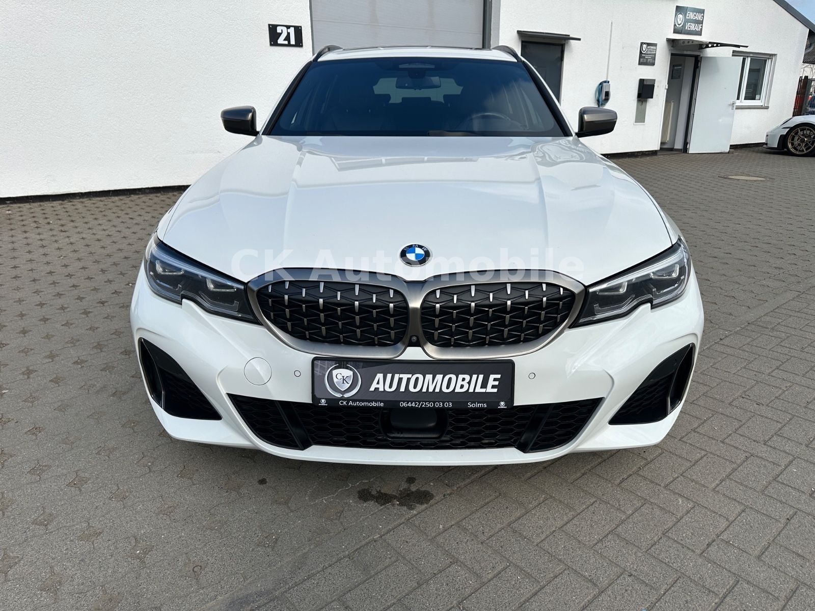 Fahrzeugabbildung BMW M340i Touring xDrive/Navi/HeadUP/Pano/360°