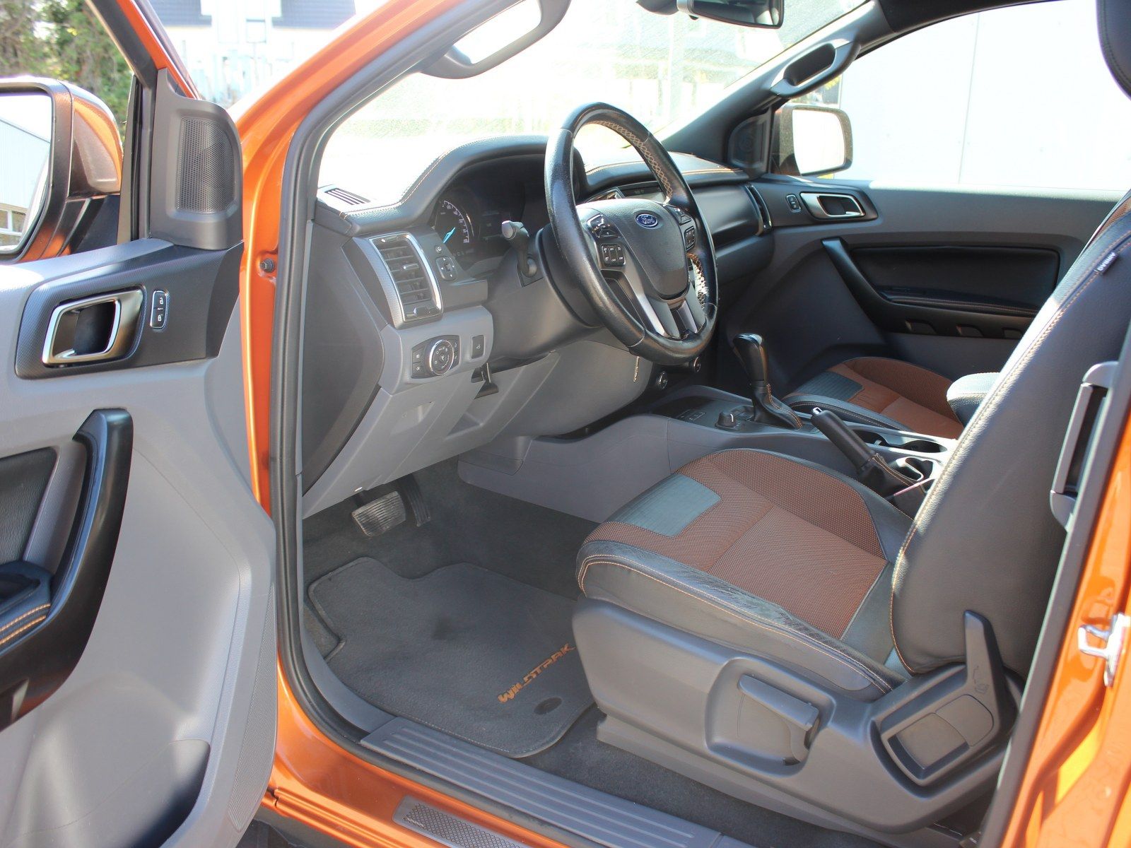 Fahrzeugabbildung Ford Ranger Wildtrak Extrakabine 4x4 3,2 TDCi