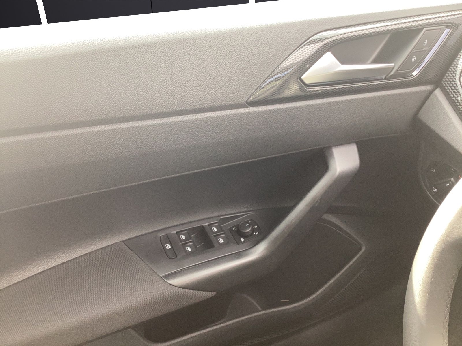 Fahrzeugabbildung Volkswagen Polo Life TSI DSG LED ACC SH RearView Climatroni