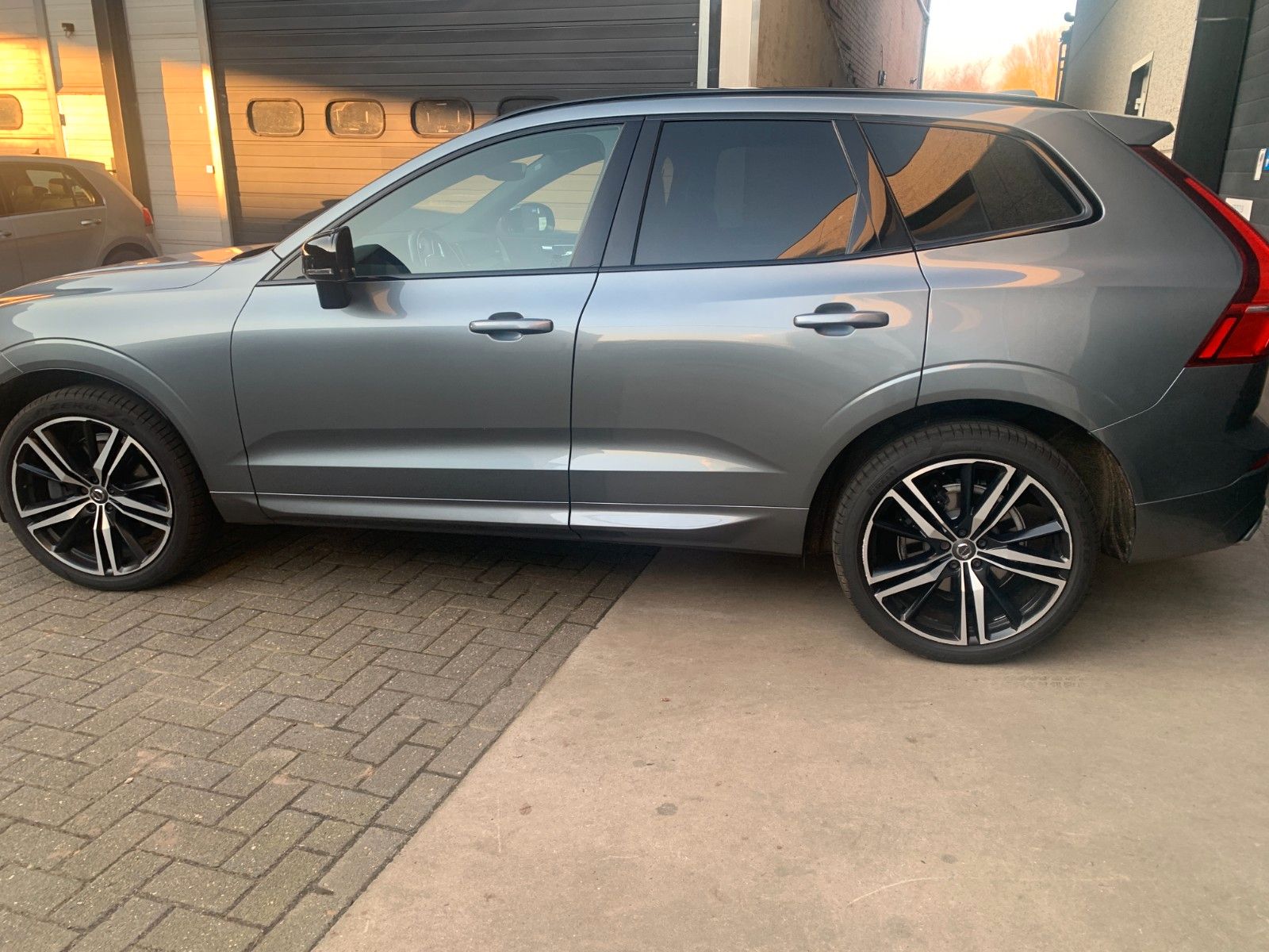 Volvo XC 60 B5 R Design mild hybrid plus dark+Pano+21" imagem 3