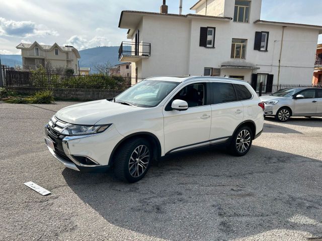 Mitsubishi Outlander 2.2 DI-D 4WD Instyle Plus S