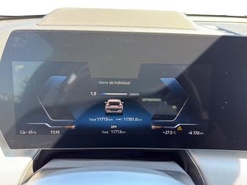 2025 BMW IX2 缩略图 14