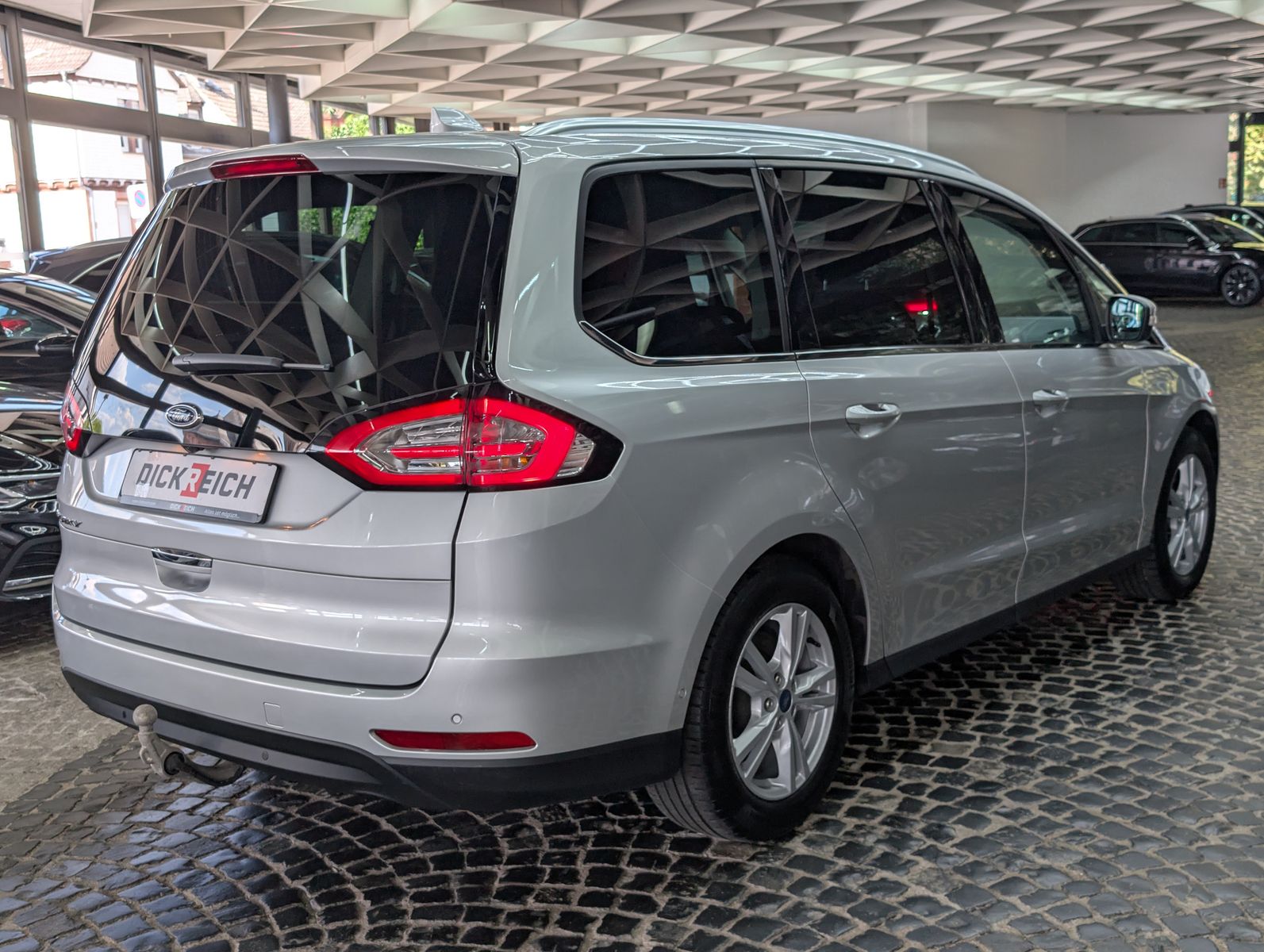 Fahrzeugabbildung Ford Galaxy Titanium 2.0 EB ACC PANO AHK LED 7-SITZE