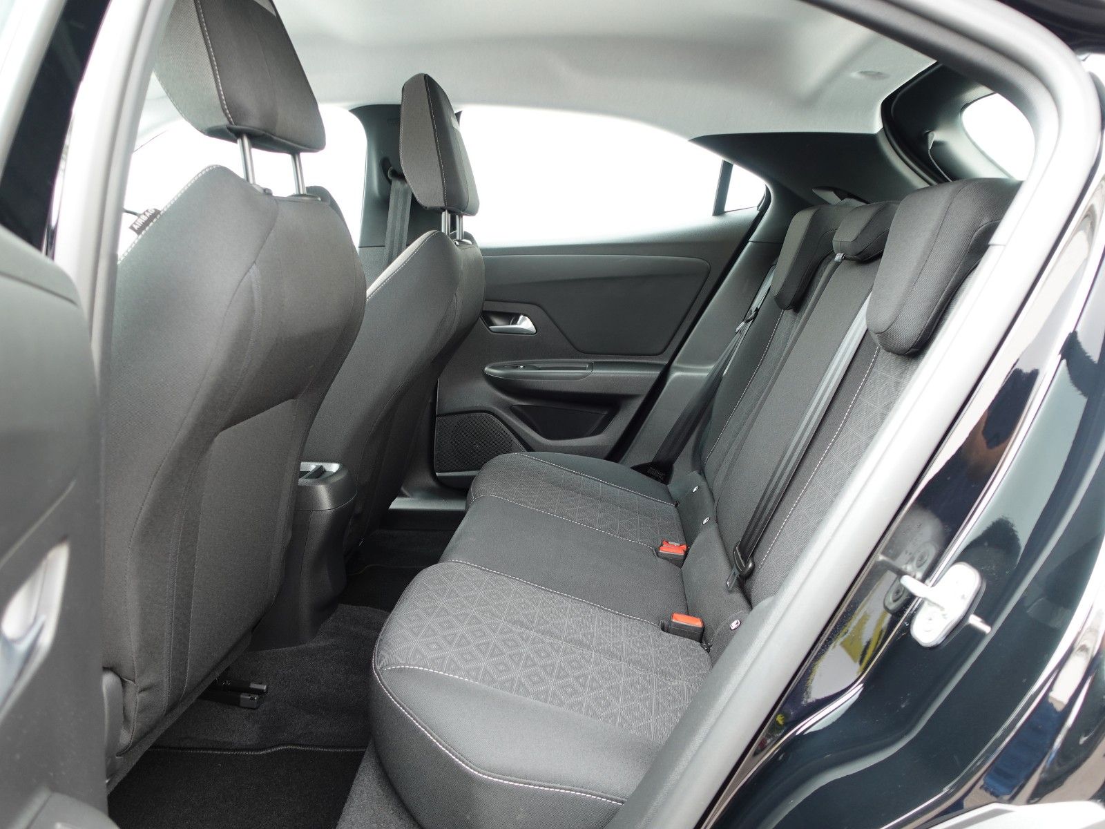 Fahrzeugabbildung Opel Mokka Edition 1.2T,Sitzhzg,Kamera,LED,Allwetter