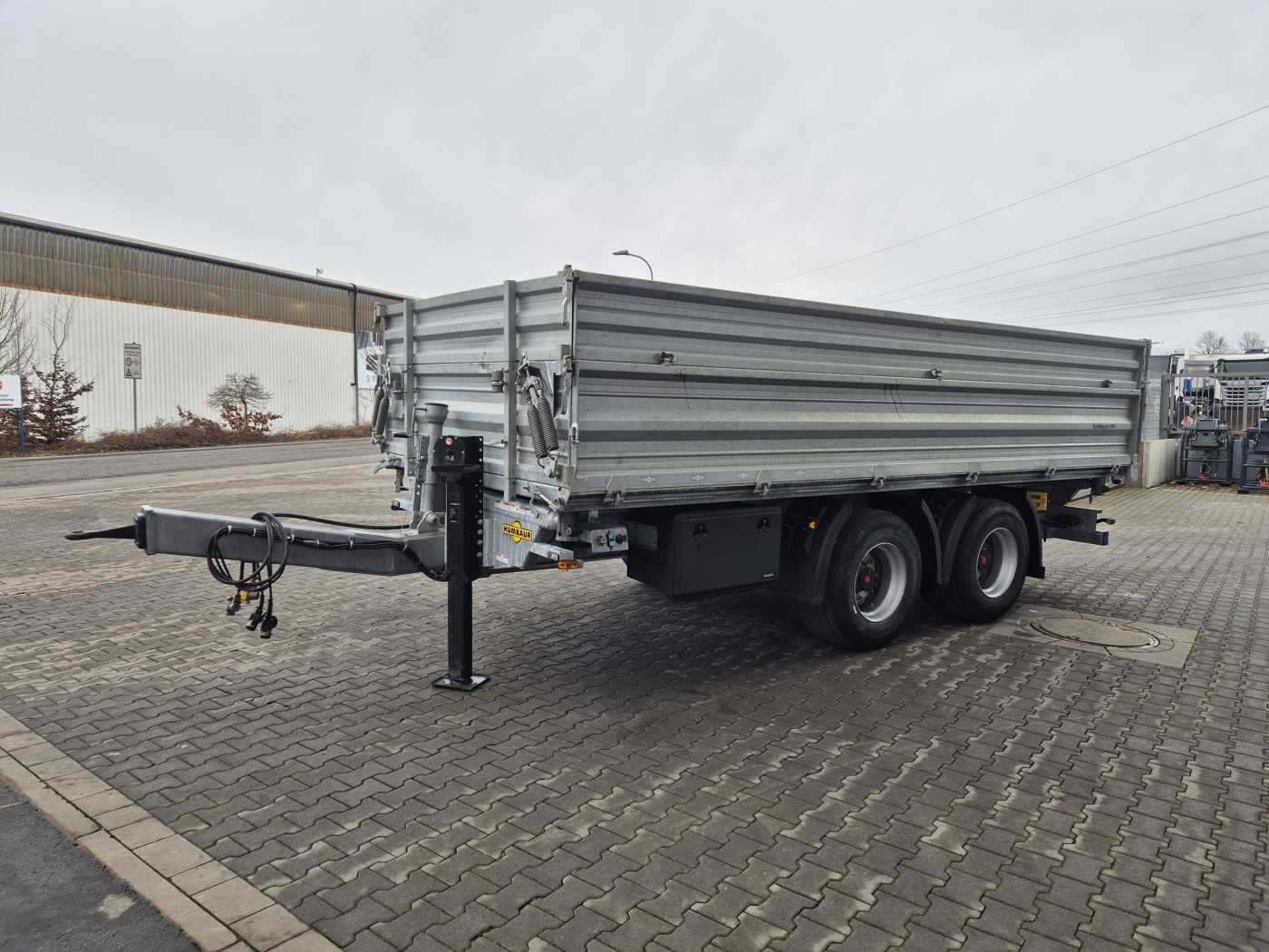 Fahrzeugabbildung Humbaur HTK 185524 Tandem Dreiseitenkipper verzinkt SAF