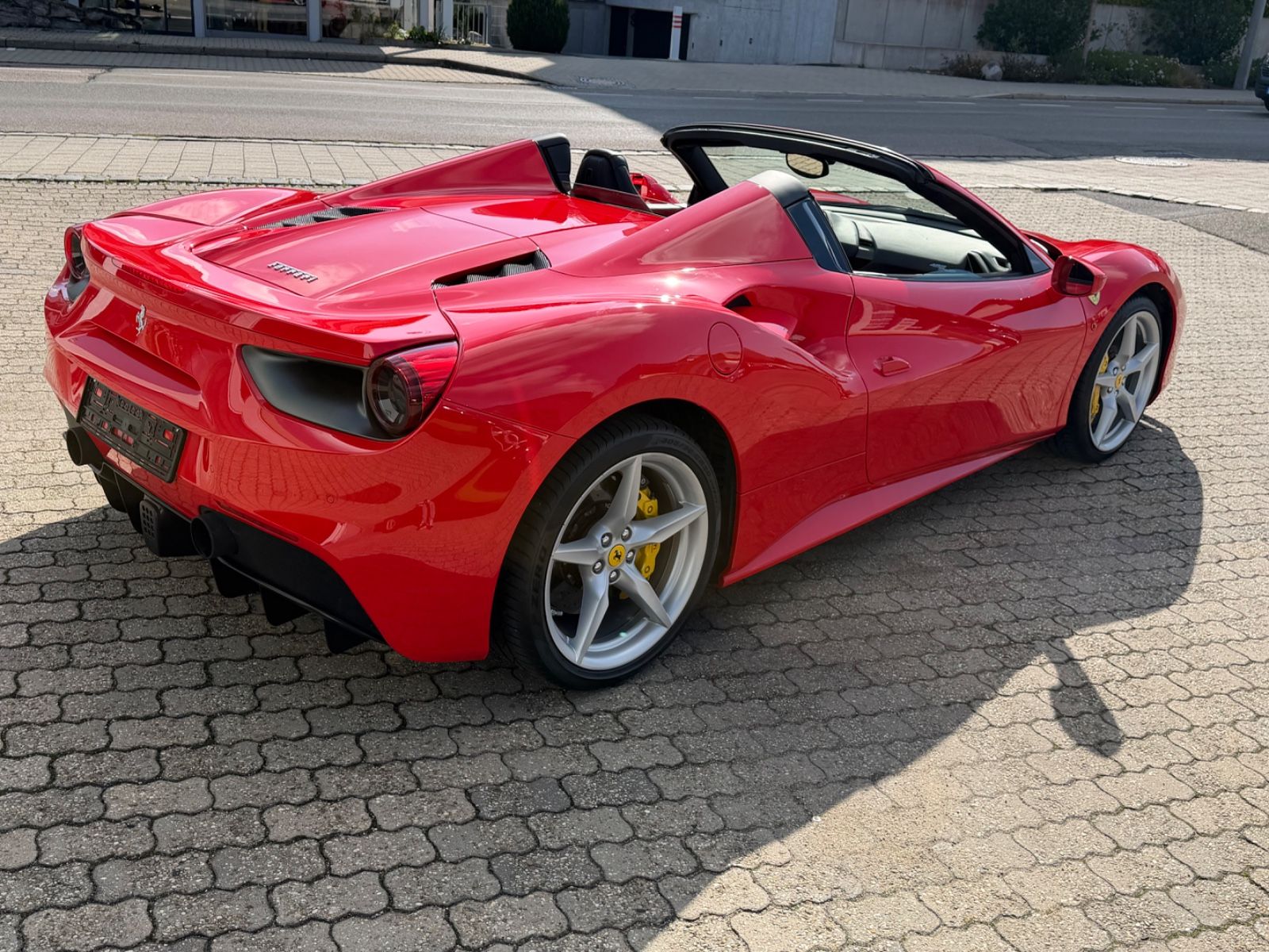 Ferrari 488 Spider Rosso Scuderia TOP Zustand 5