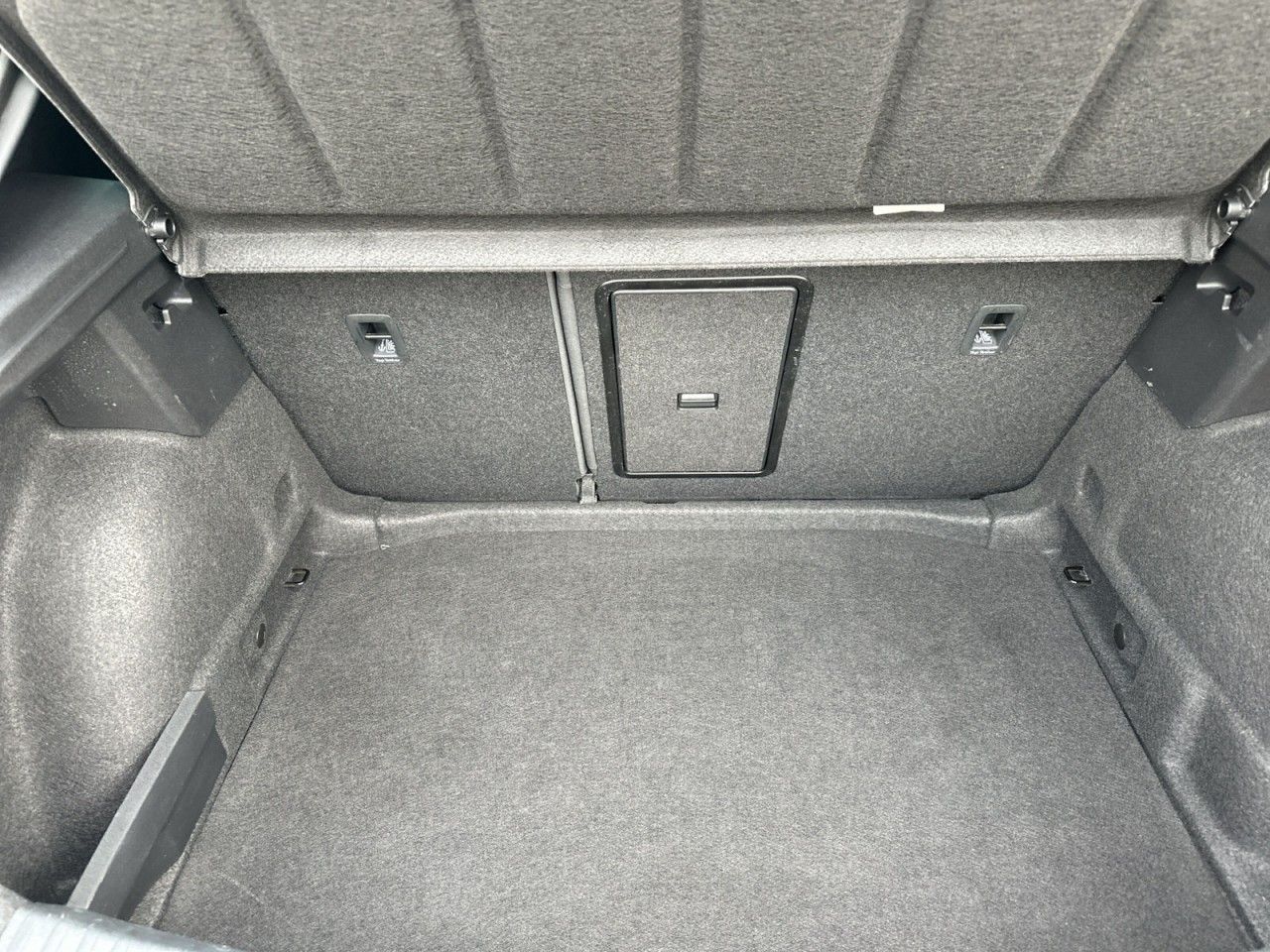 Fahrzeugabbildung CUPRA Leon VZ 2.0 TSI 221 kW (300 PS) 7-Gang-DSG