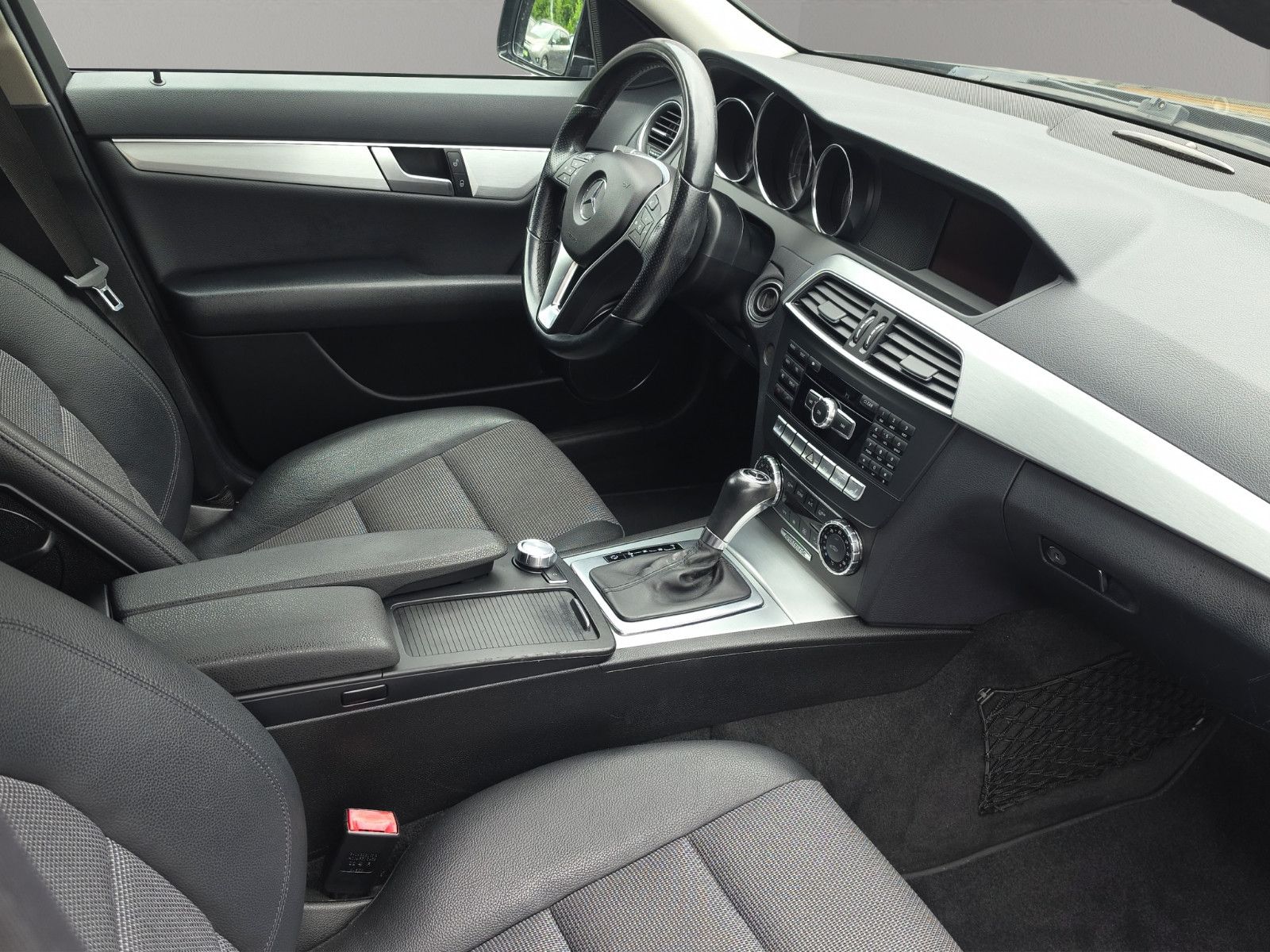 Fahrzeugabbildung Mercedes-Benz C 200 CGI BlueEfficiency AVANTGARDE/AUTOMATIK