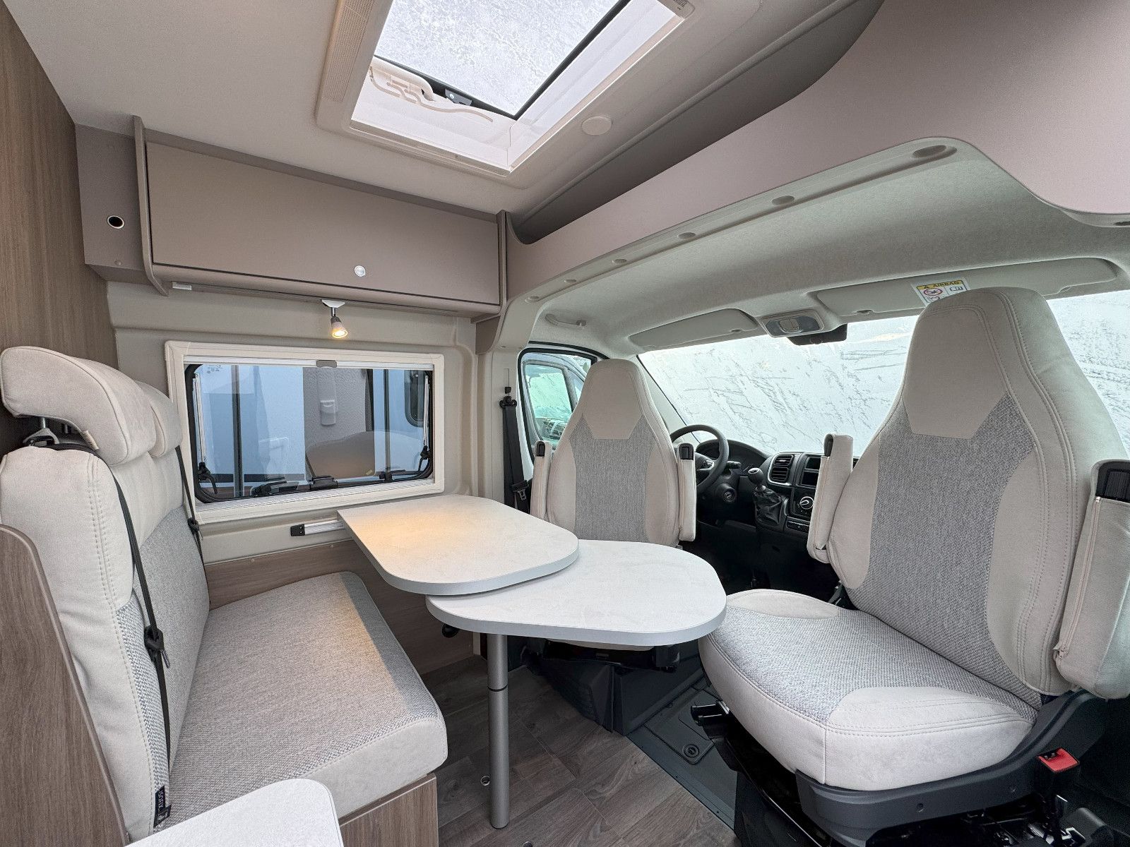 Fahrzeugabbildung Carado CV 600 Entry Van - Sie sparen: 7.365€!