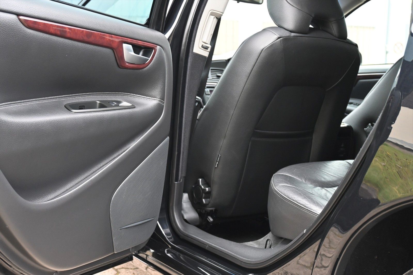 Volvo V70 2.4 Classic * RHD* – Bild 12