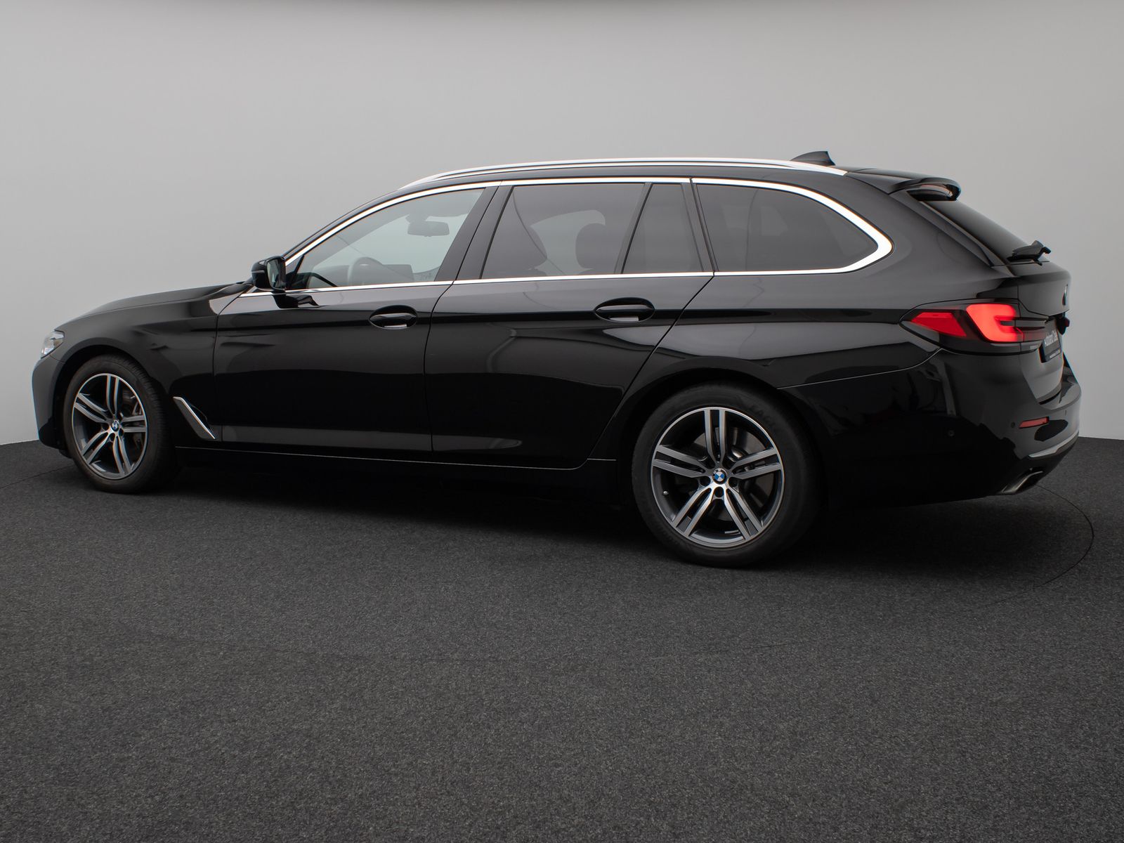 Fahrzeugabbildung BMW 530d xD  Luxury Line Kamera DAB H/K Lenkrhzg AHK