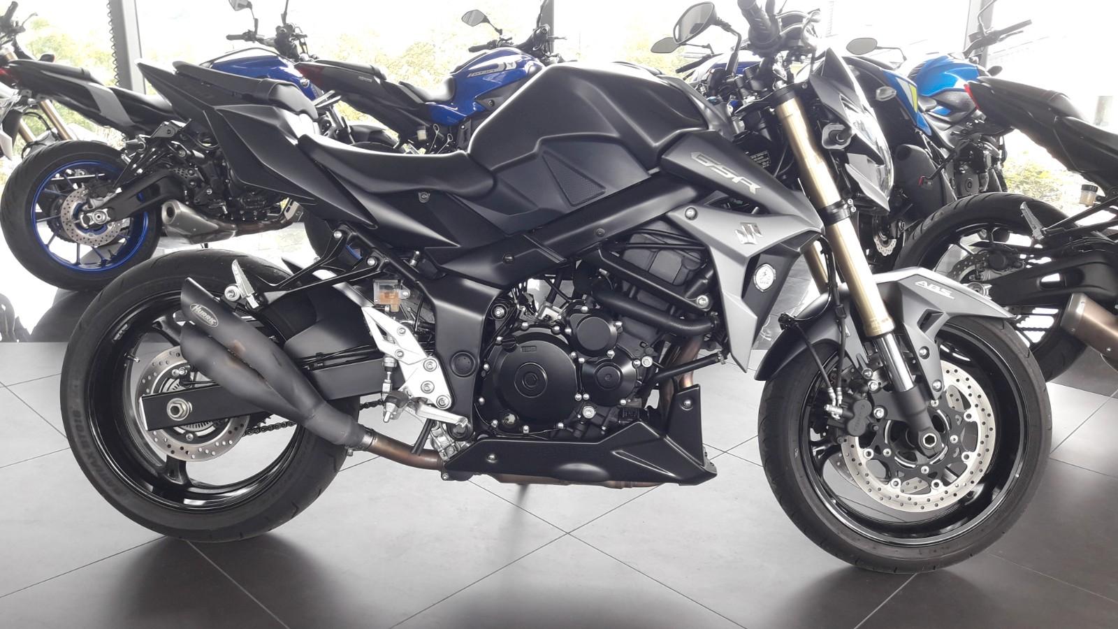 Suzuki GSR 750 / 1.Hand / mit ca. 1.600,-€ Neu+Zubehör