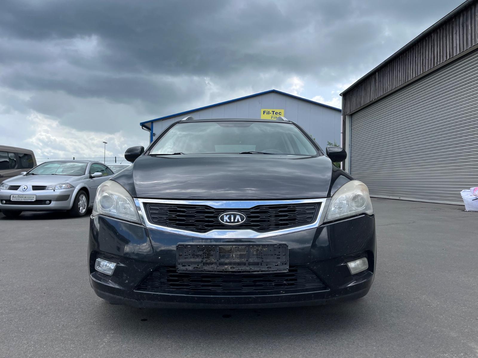 Kia cee'd 2010 — photo 7