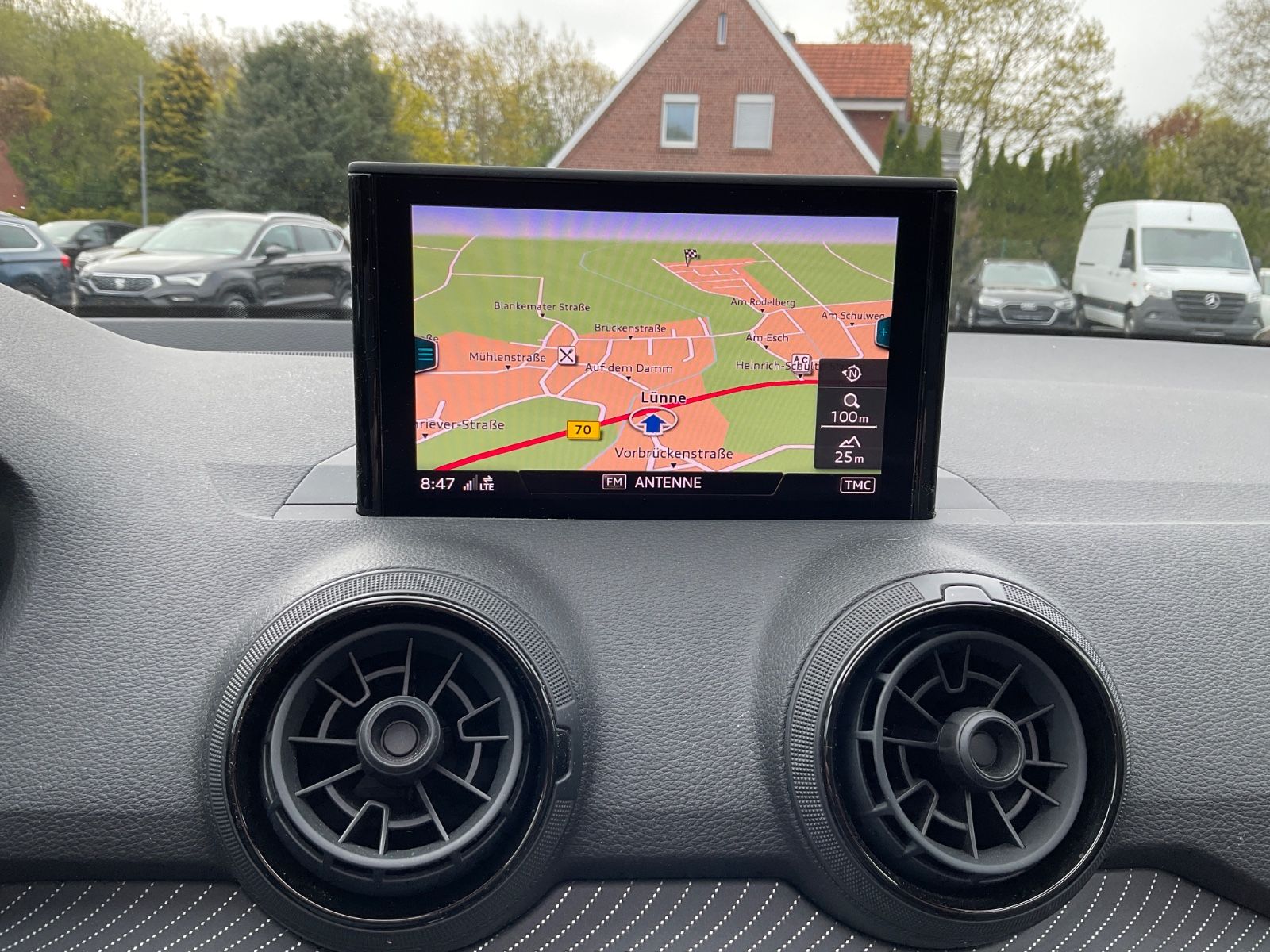 Fahrzeugabbildung Audi Q2 35 TFSI S tronic,Panorama,Kamera,Xenon,Navi