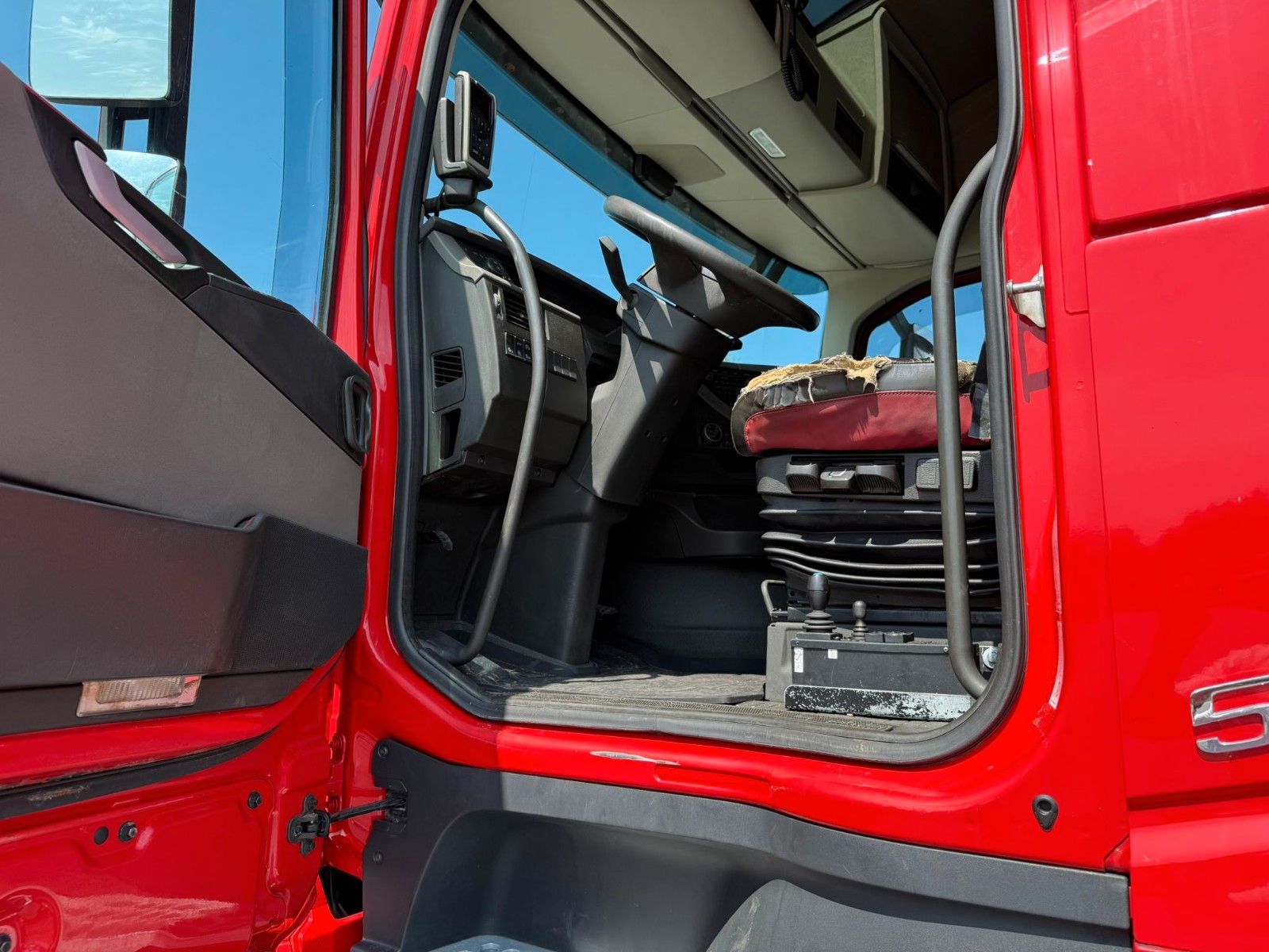 Fahrzeugabbildung Volvo FH 540 8x4 mit Palfinger Kran PK 78002F + Haken