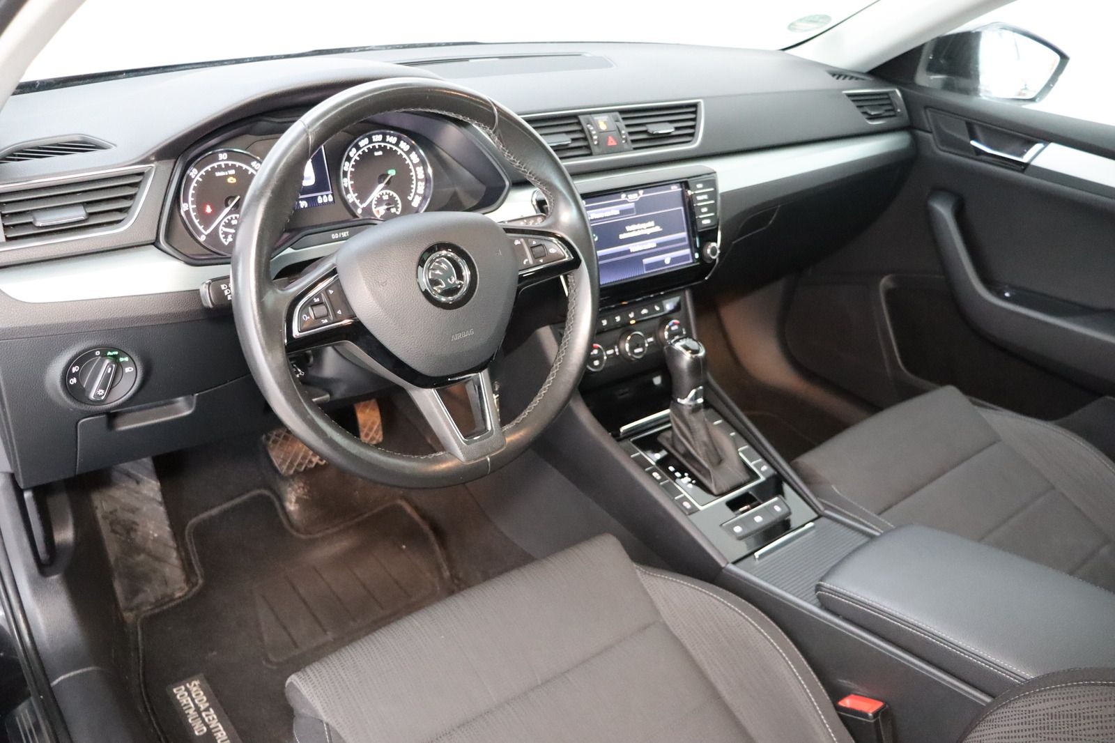 Fahrzeugabbildung SKODA Superb * Memory * PDC * Sithzg.