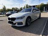 BMW 750i xDrive M-Sportpaket ACC Laserlicht Navi HUD