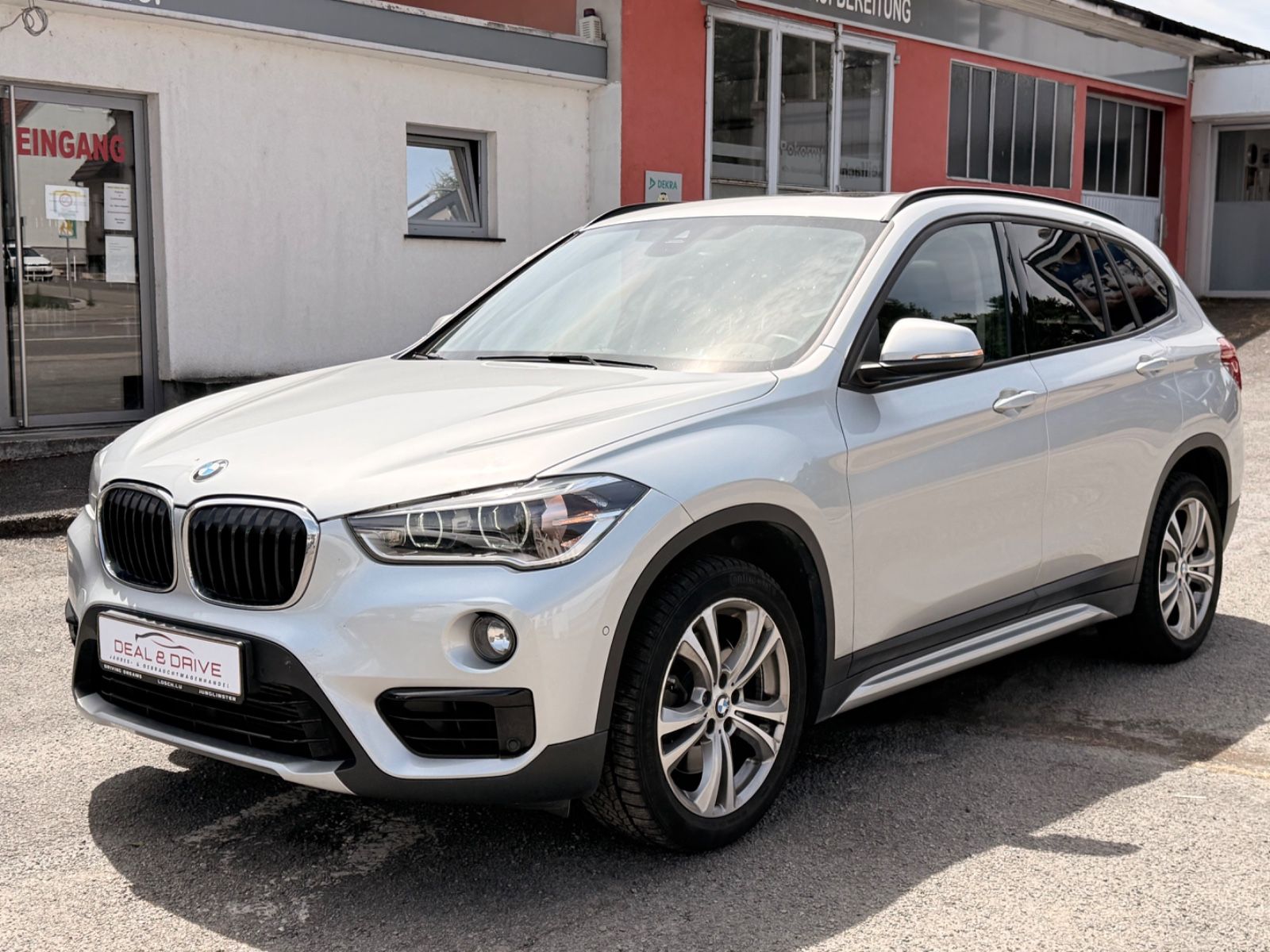 BMW X1 xDrive 25i Sport Line Automatik Panorama
