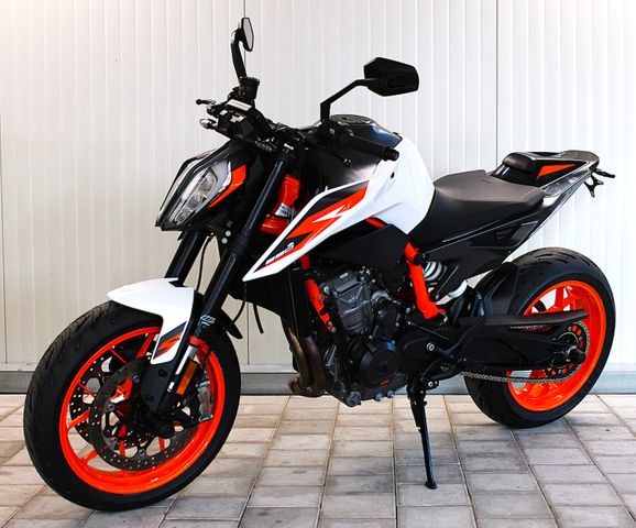 KTM 890 Duke R vom Römer Team mit tollem Zubehör