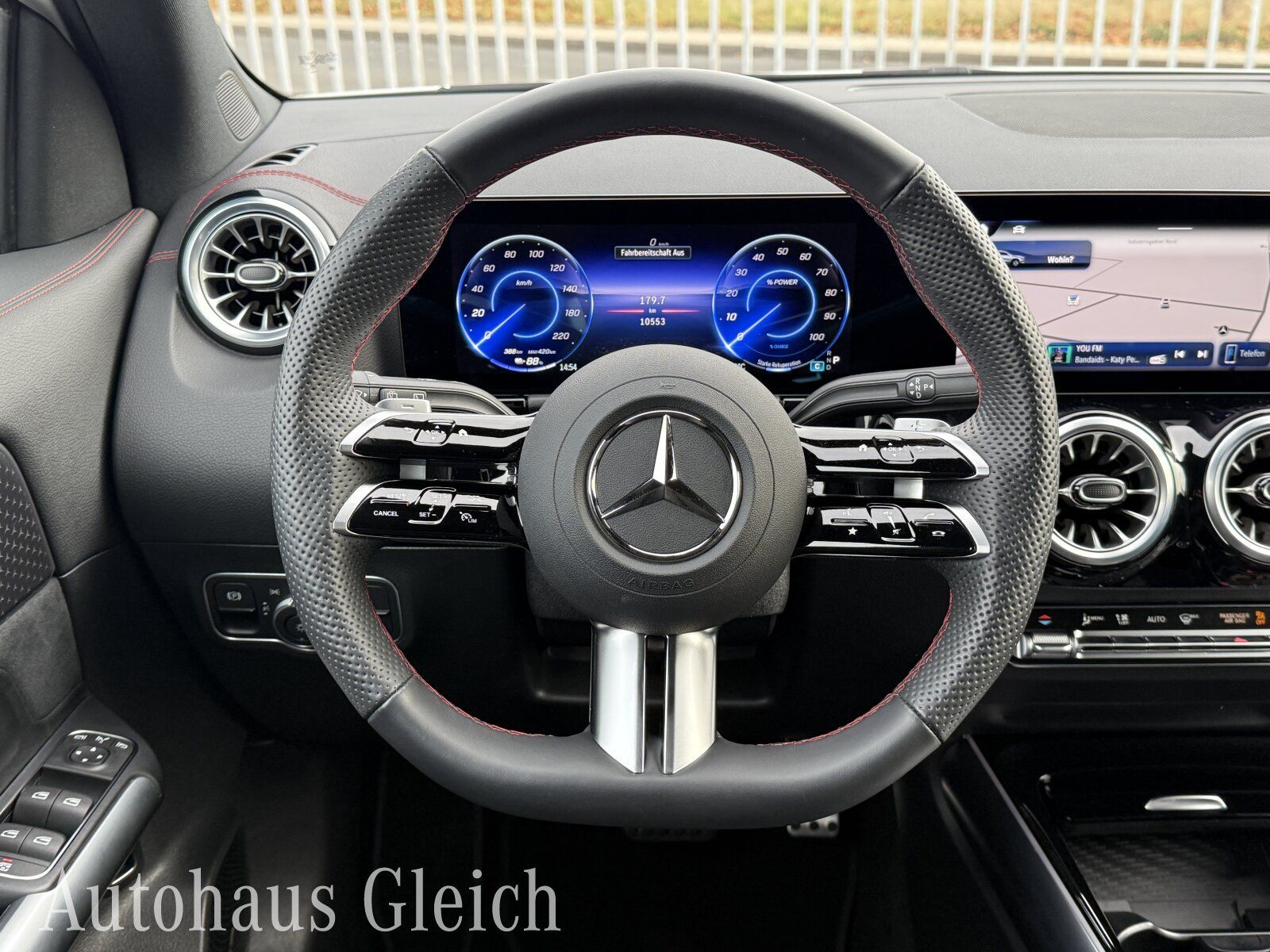 Fahrzeugabbildung Mercedes-Benz EQA 350 AMG Line 4Matic Navi/KEYLESS-Go-Paket/LE