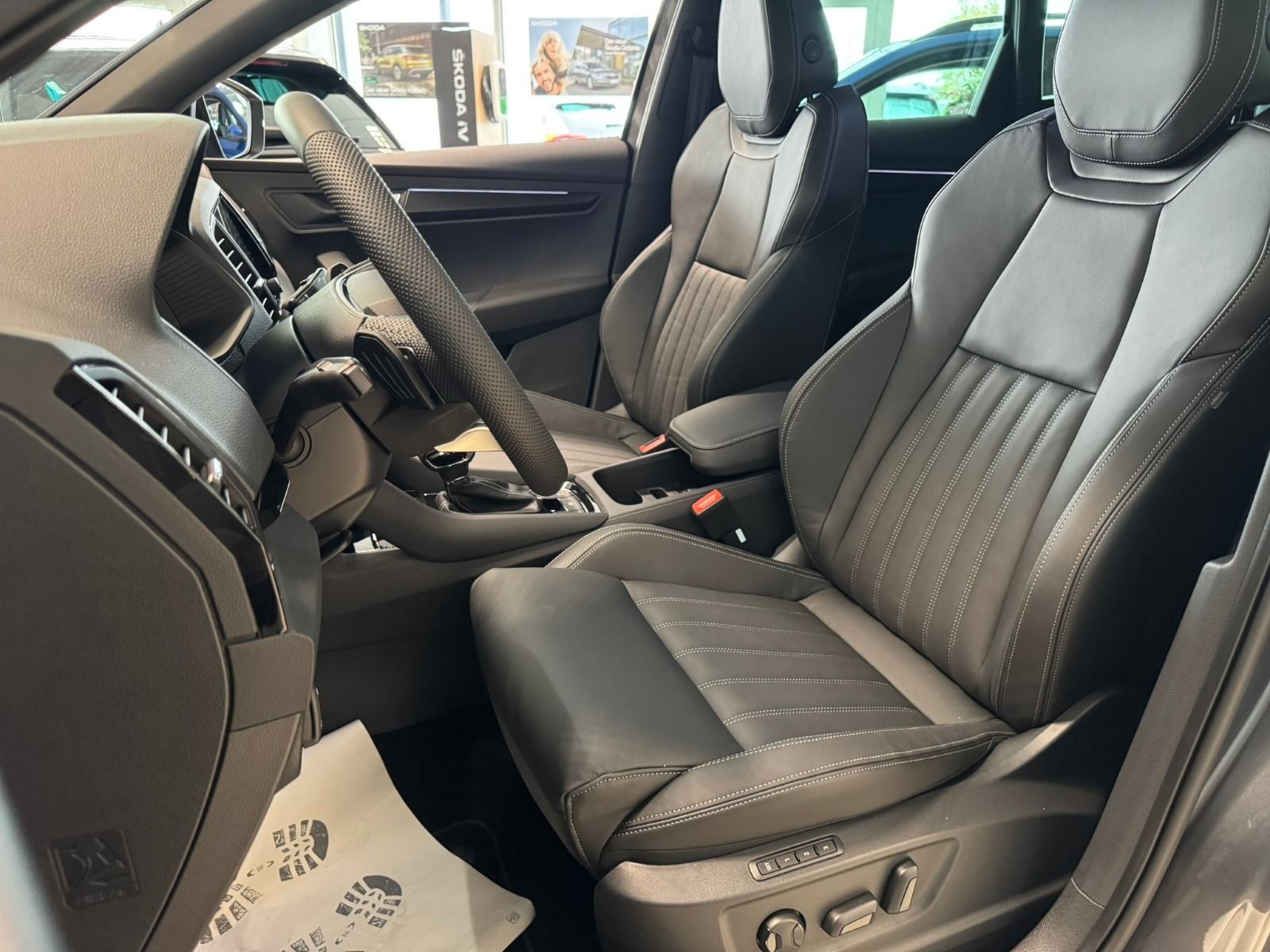 Fahrzeugabbildung SKODA Karoq Sportline 1.5TSI DSG*Matrix*Leder*