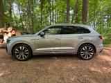 Volkswagen Touareg V6 TDI R-Line Massage Pano Allradlenkung - Volkswagen Touareg mit Diesel-Antrieb: Silber, mit Apple Carplay