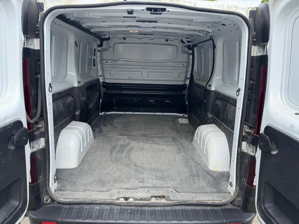 RENAULT Trafic 15