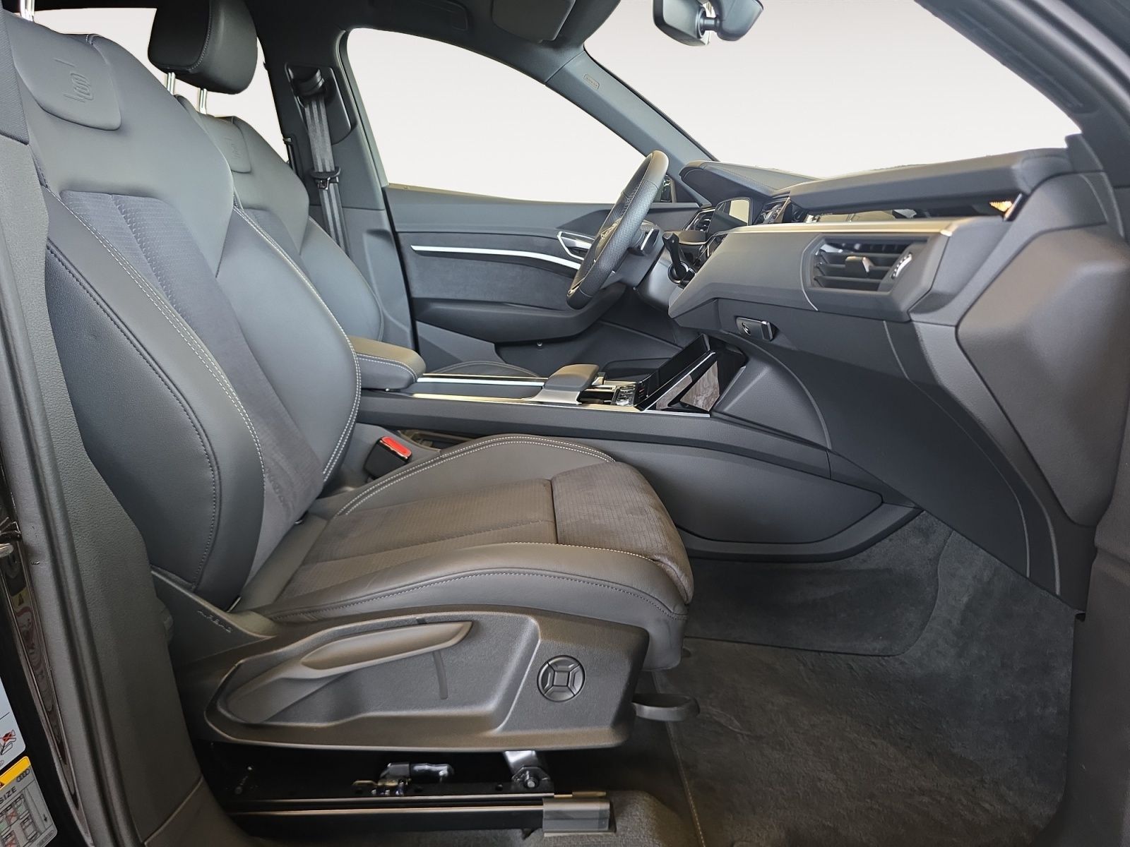 Audi Q8 e-tron - Bild 17