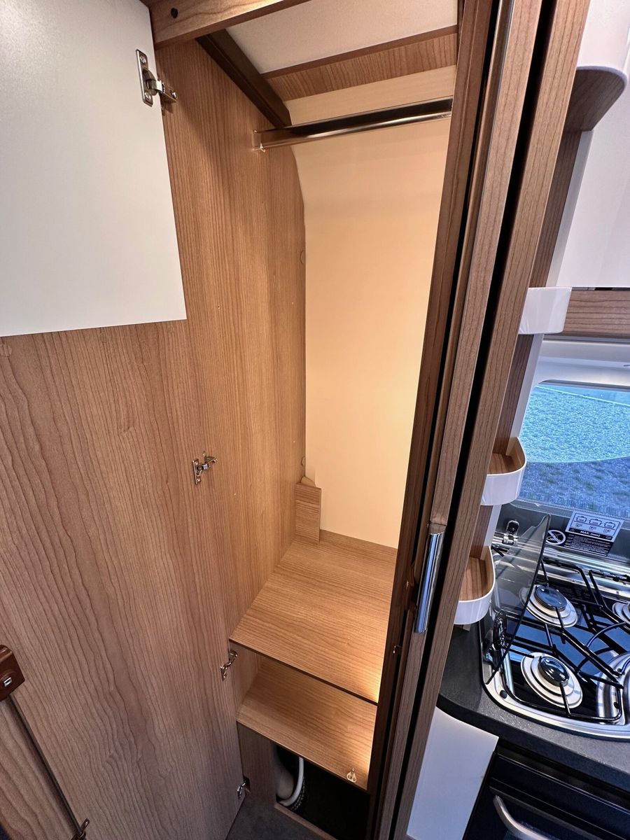 Fahrzeugabbildung Malibu T 460 LE Hubstützen Solar Lithium Wechselrichter