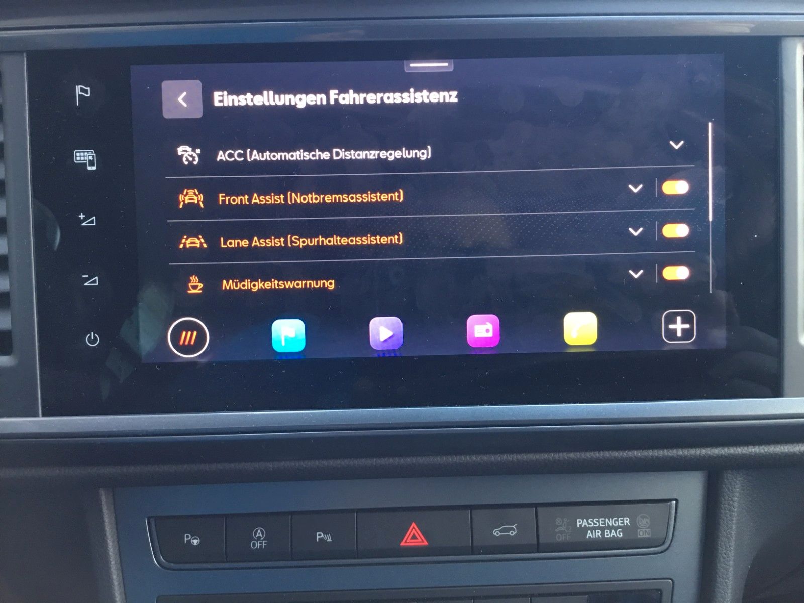 Fahrzeugabbildung CUPRA Ateca 2.0 TSI 4Drive DSG+Pano+AHK+19"+ACC+LED