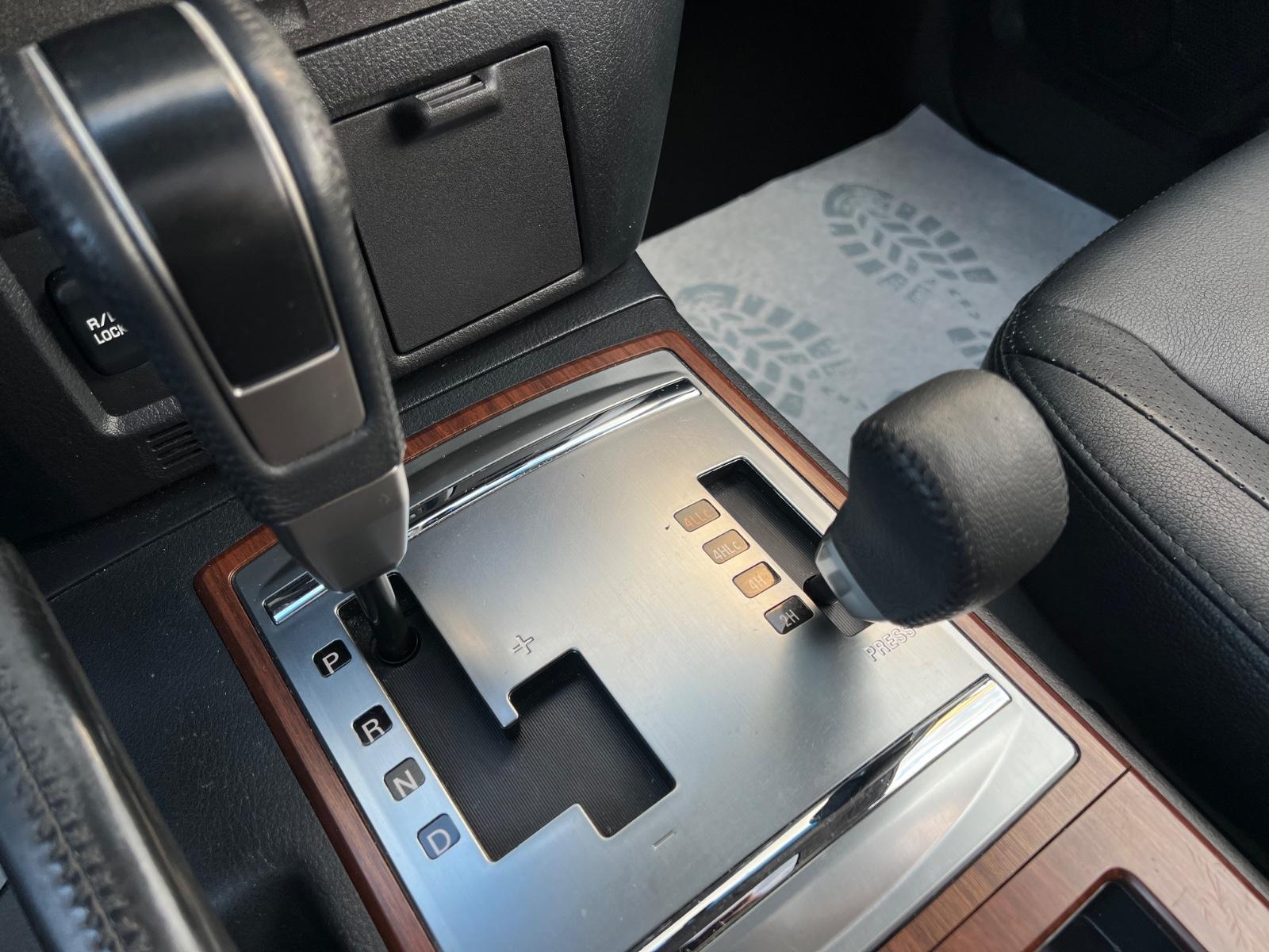 Mitsubishi Pajero 3.2 DI-D 200 ch Instyle 4x4 - 7 places - Cuir - GPS - Toit ouvrant