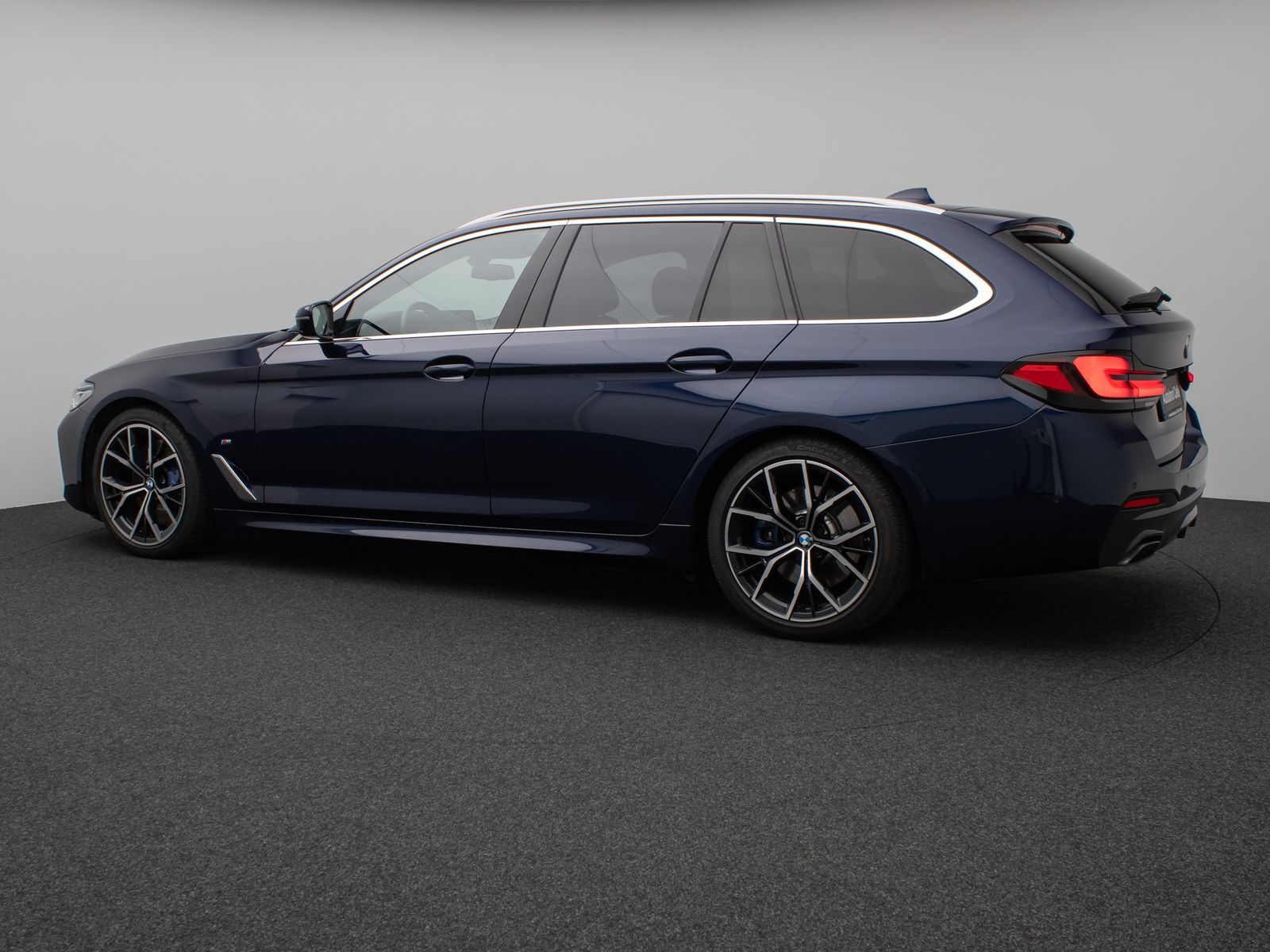 Fahrzeugabbildung BMW 530d M Sport Panorama 360°Laser HUD HiFi SoftCL