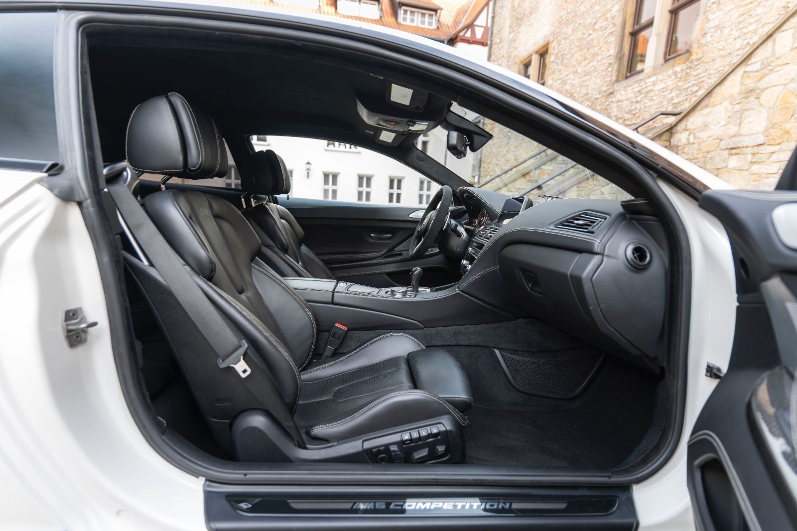 Fahrzeugabbildung BMW M6 Competition 1/100  B&O 360° Carbon LED
