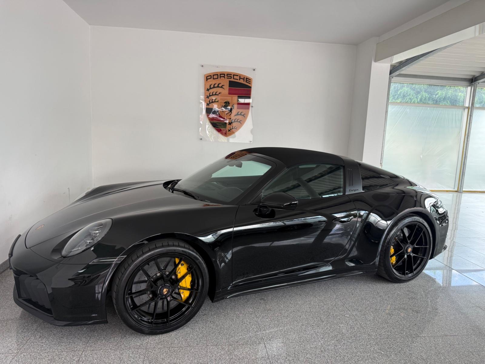 Porsche 992 Targa GTS 4 - PCCB- ACC-