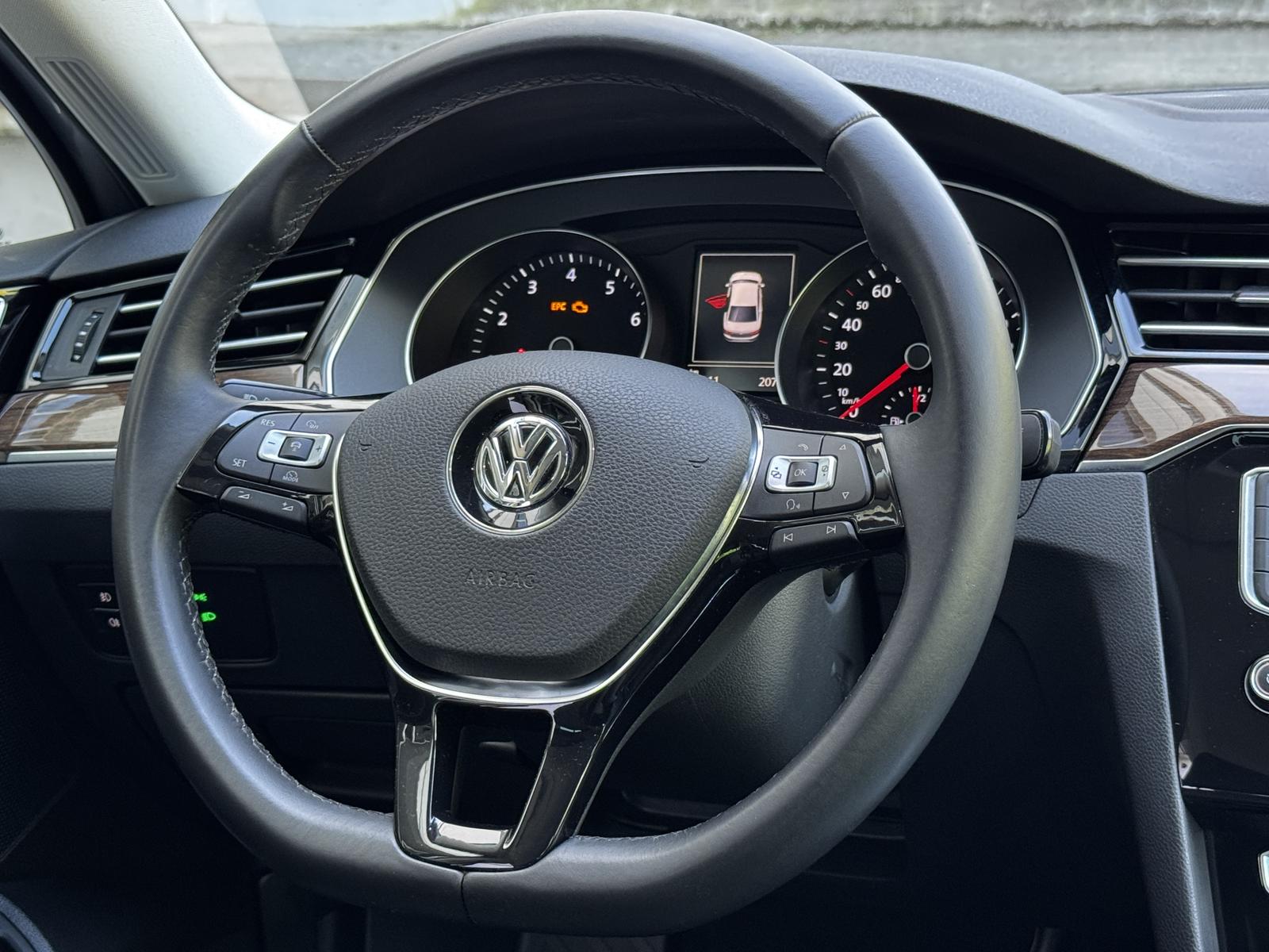 Volkswagen Passat Highline BI-Xenon ACC Kamera Navi Leder